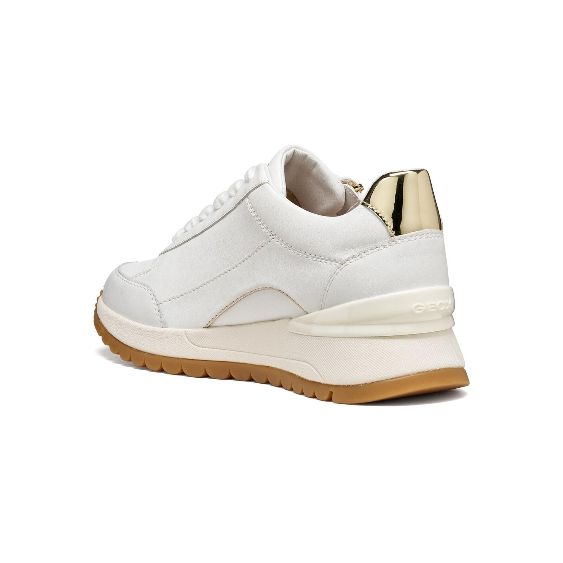 Geox Desya Baskets in White/Light Gold, vue en angle (SKU D6600A_085BN--C1327)