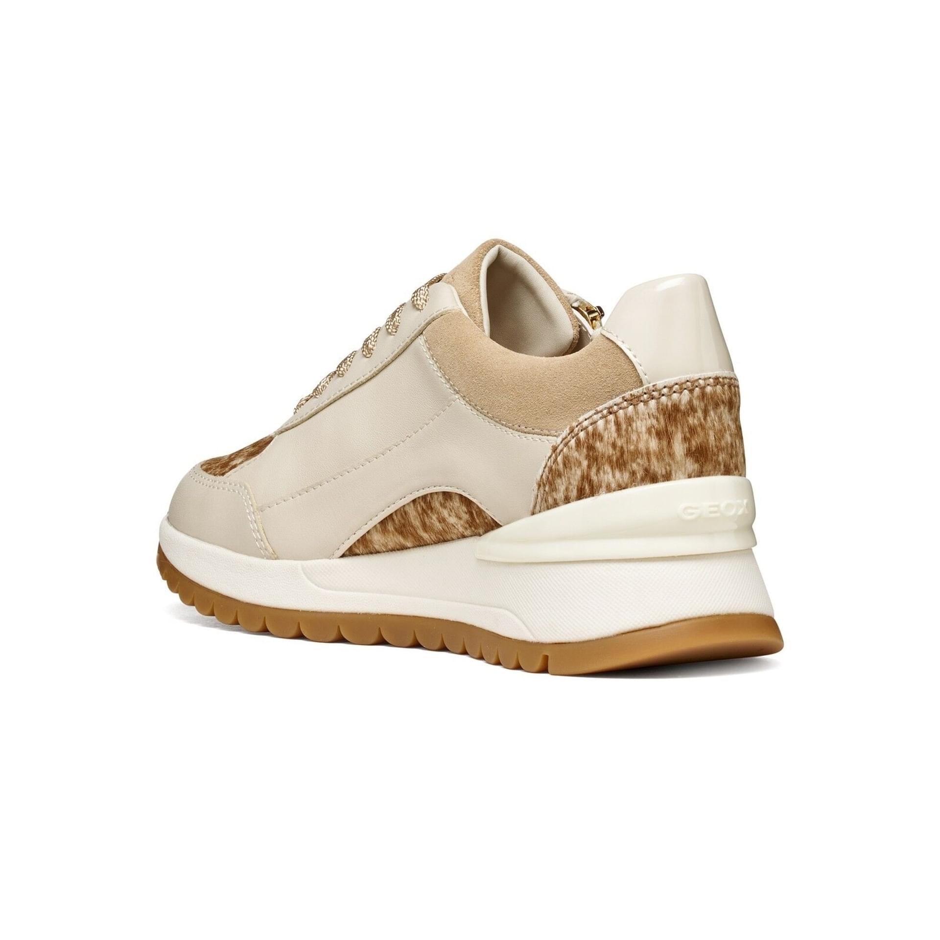 Geox Desya Sneakers in Papyrus, hoekaanzicht (SKU D6600A_085QS--C1122)
