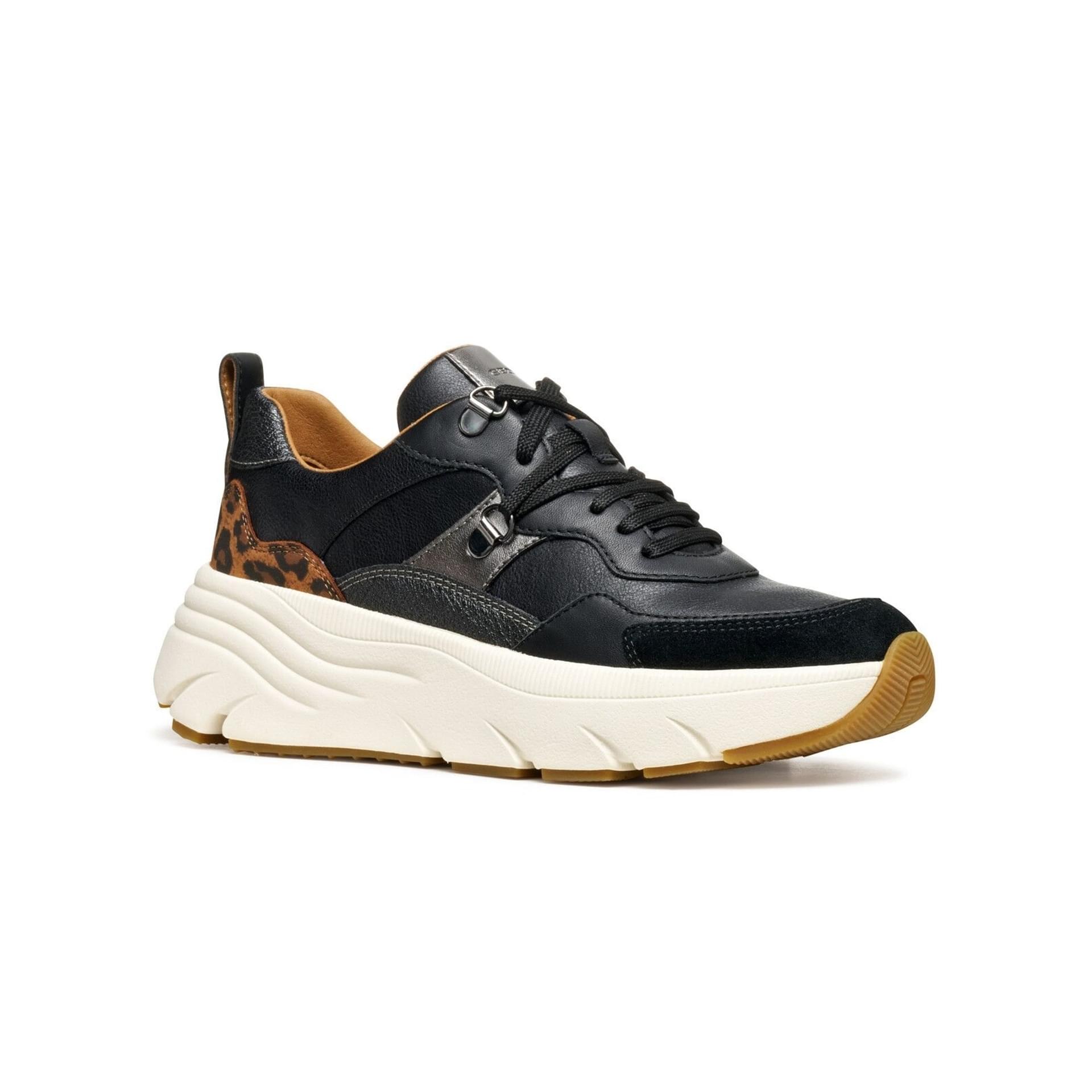 Geox Diamanta Sneakers in Black/Cognac, driekwartaanzicht (SKU D36UFE_05485--C9209)