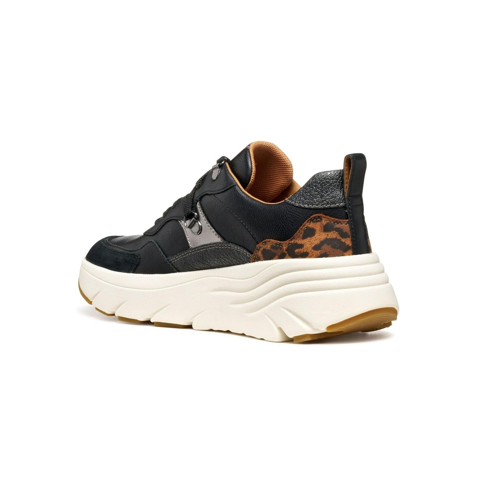 Geox Diamanta Sneakers in Black/Cognac, hoekaanzicht (SKU D36UFE_05485--C9209)