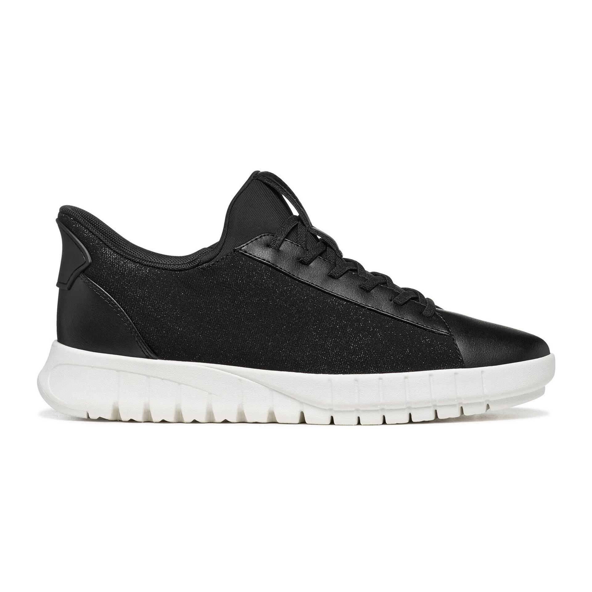 Geox Flextride Plus Baskets in Black, vue de côté (SKU D657SB_0AS54--C9999)