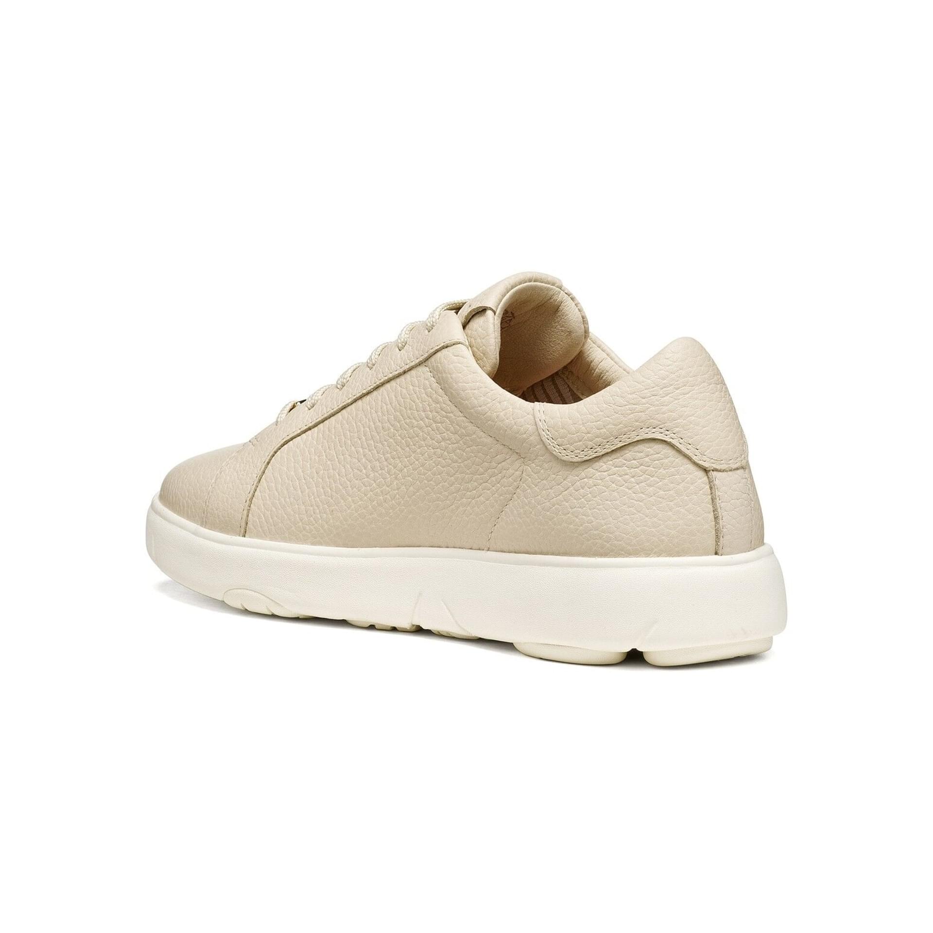 Geox Nebula 2.0 C Baskets in Papyrus, vue en angle (SKU D663TA_00046--C1122)