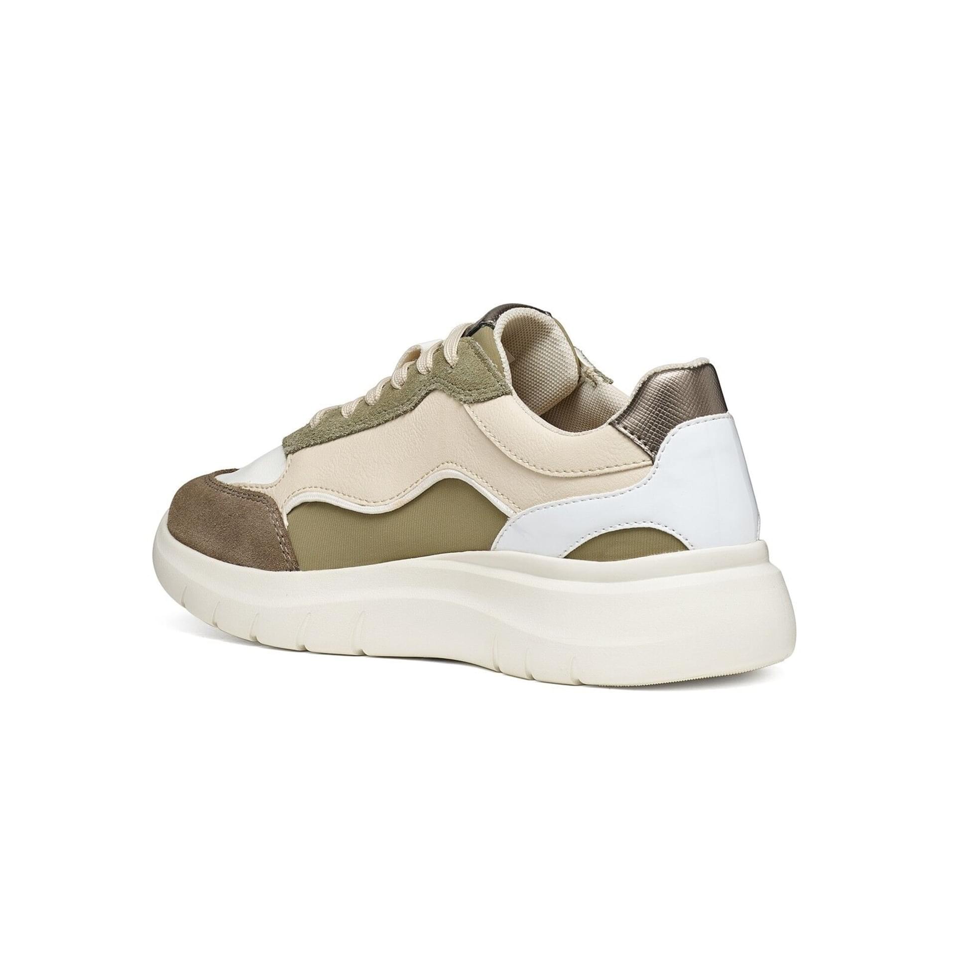 Geox Plummery Sneakers in Light Sand/Dove Grey, vue en angle (SKU D65YNA_05422--C5V1B)