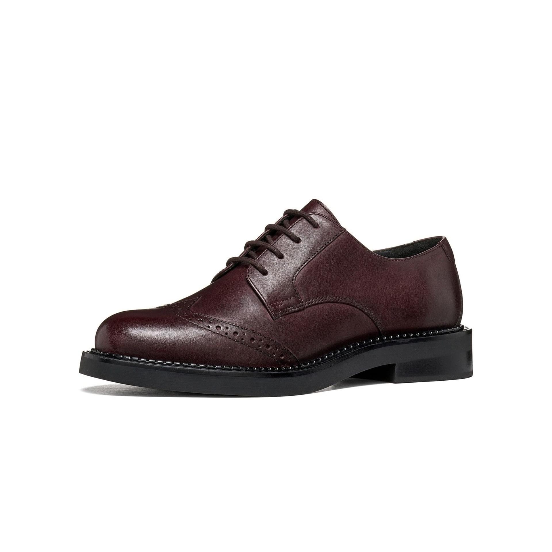 Geox Serilda Derbies cuir in Dark Burgundy, vue trois-quarts (SKU D56WYD_00043--C7357)