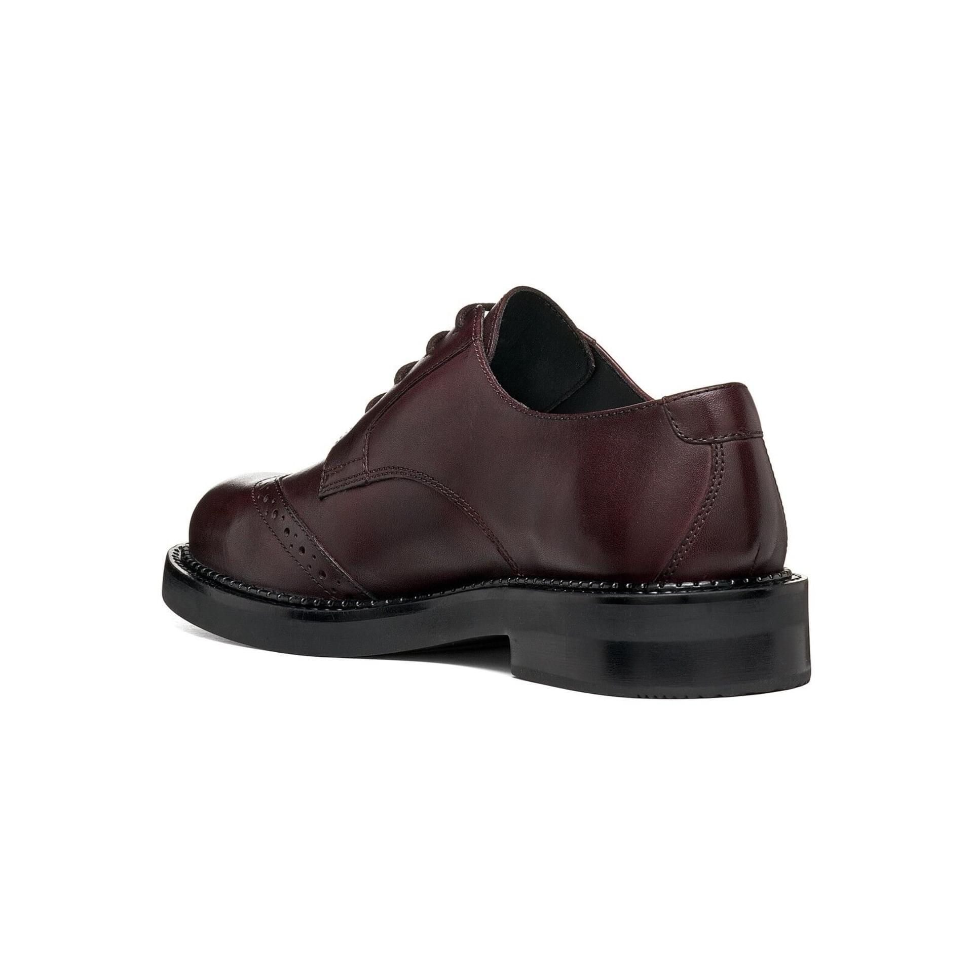 Geox Serilda Derbies in Dark Burgundy, vue en angle (SKU D56WYD_00043--C7357)