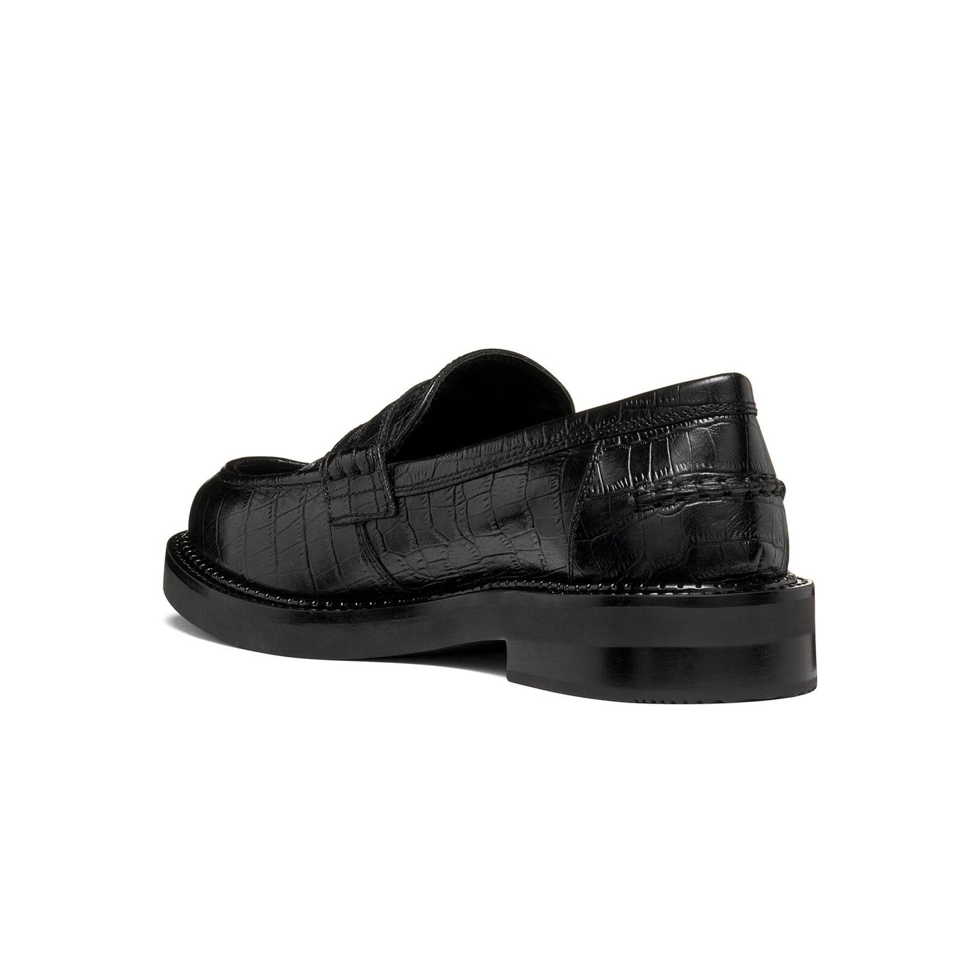 Geox Serilda Mocassins in Black, vue en angle (SKU D56WYE_00040--C9999)