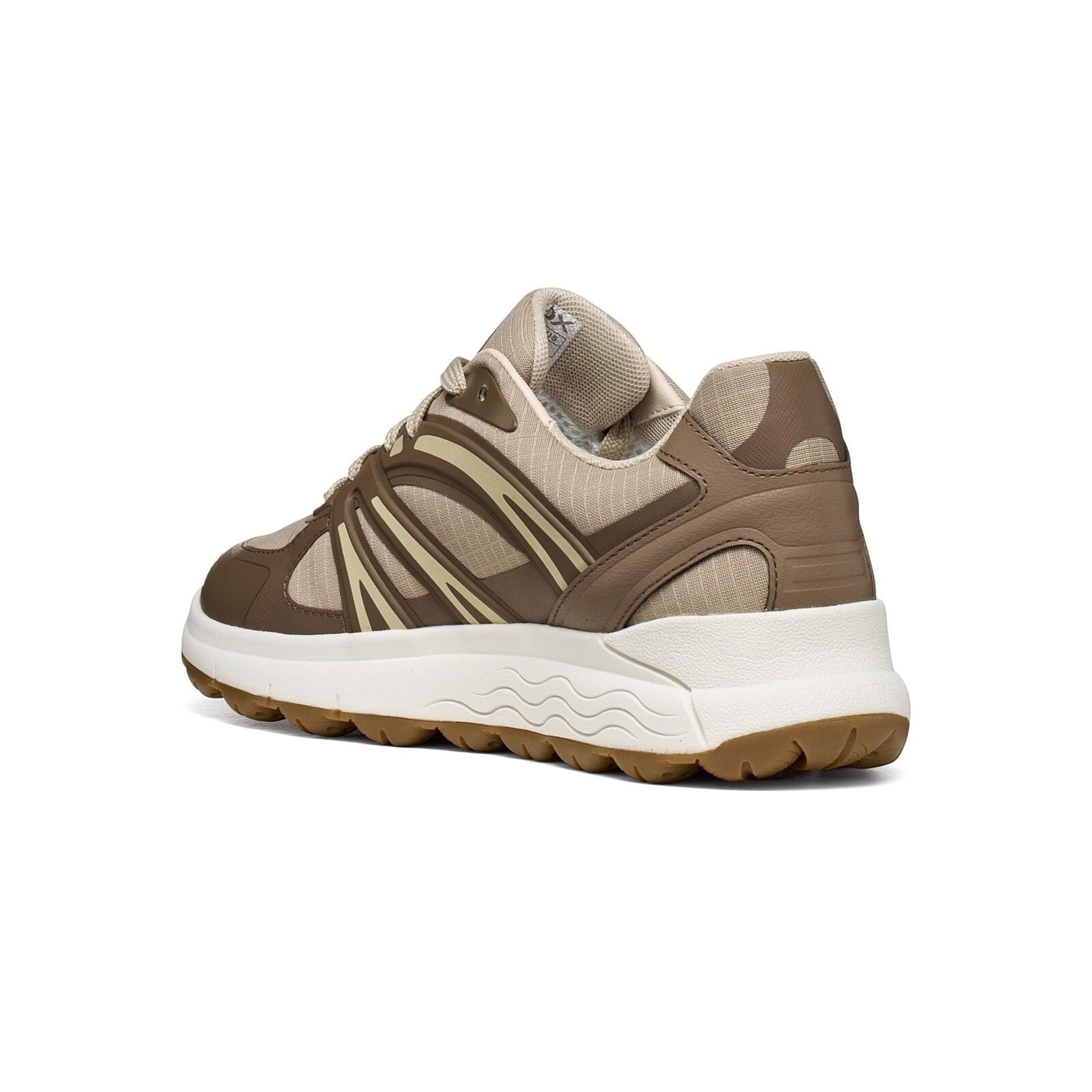 Geox Spherica 4x4 B Abx Baskets in Beige/Taupe, vue en angle (SKU D6626F_0119J--C5300)