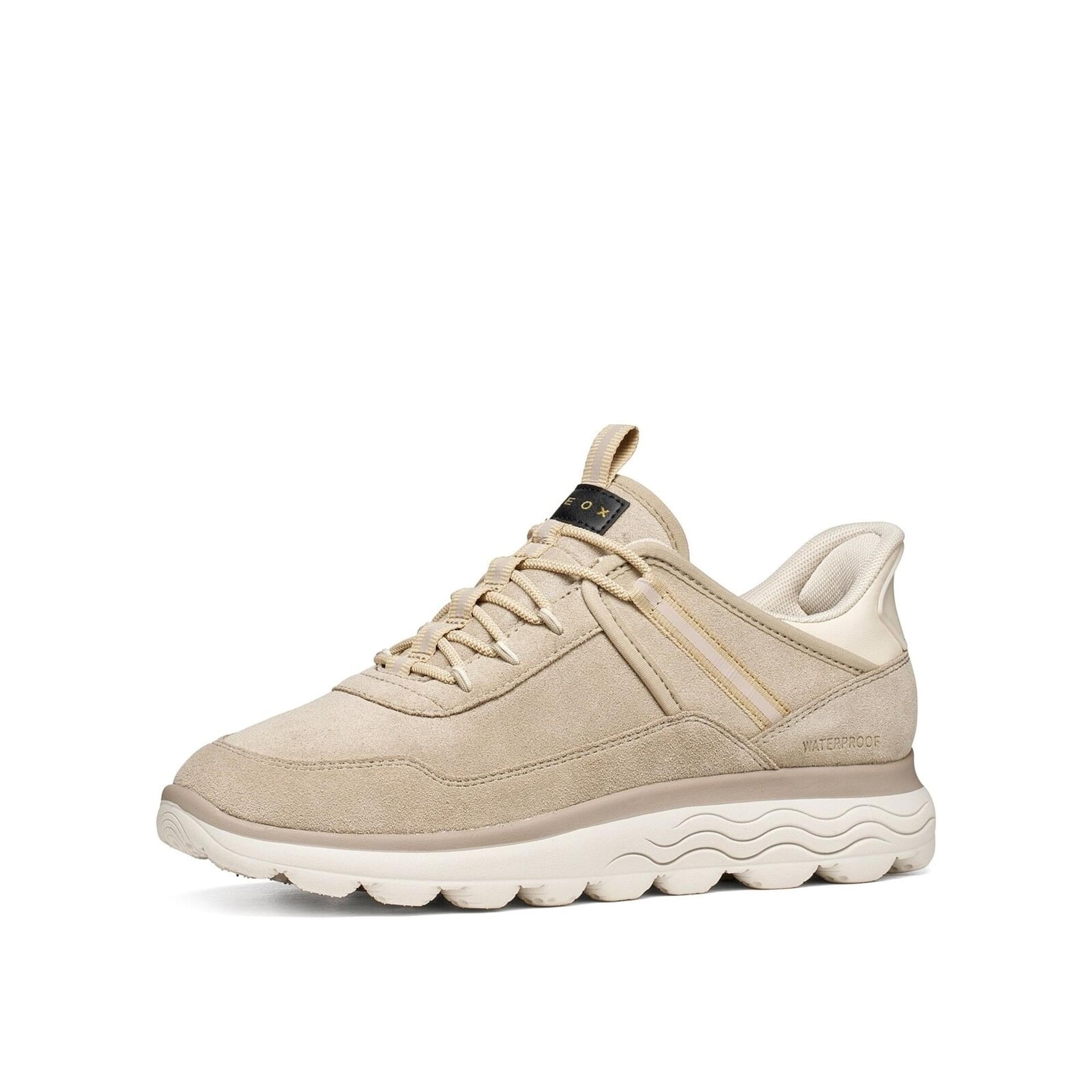 Geox Spherica Plus Wpf Baskets cuir in Sand/Light Sand, vue trois-quarts (SKU D6817A_00022--C5036)