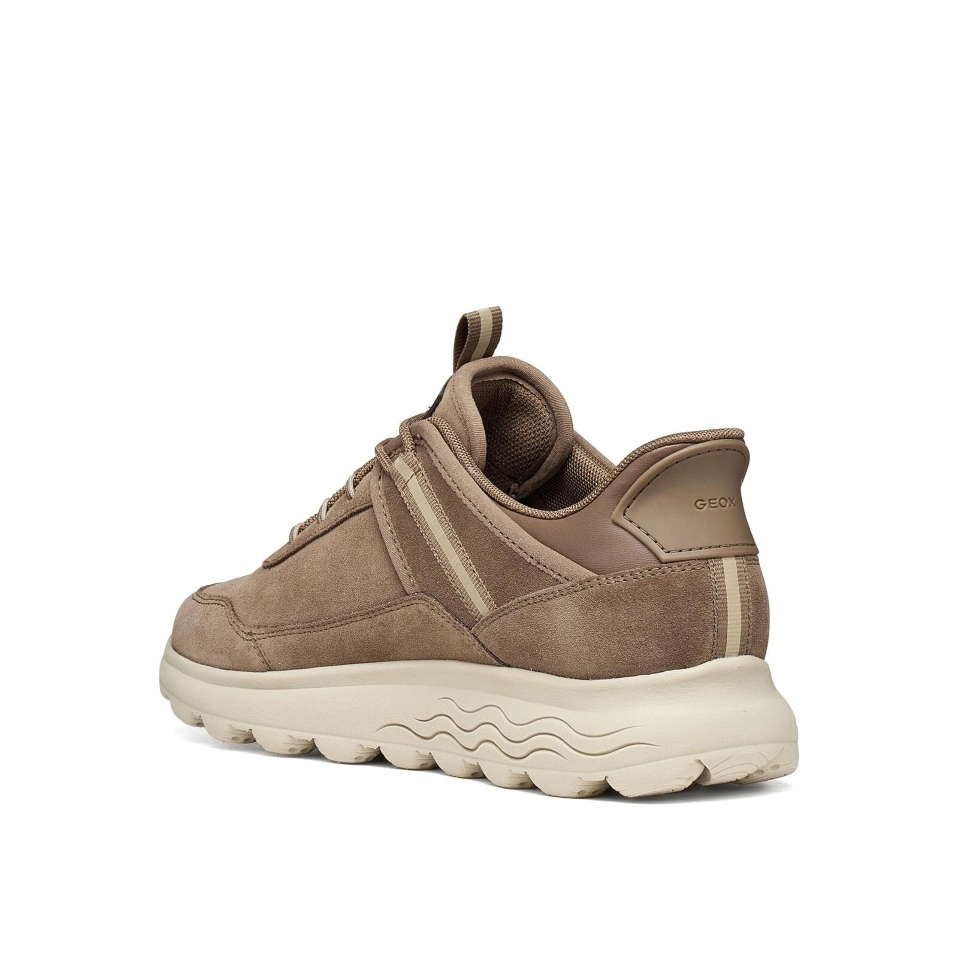 Geox Spherica Plus Wpf Baskets in Taupe, vue en angle (SKU D6817A_00022--C6029)