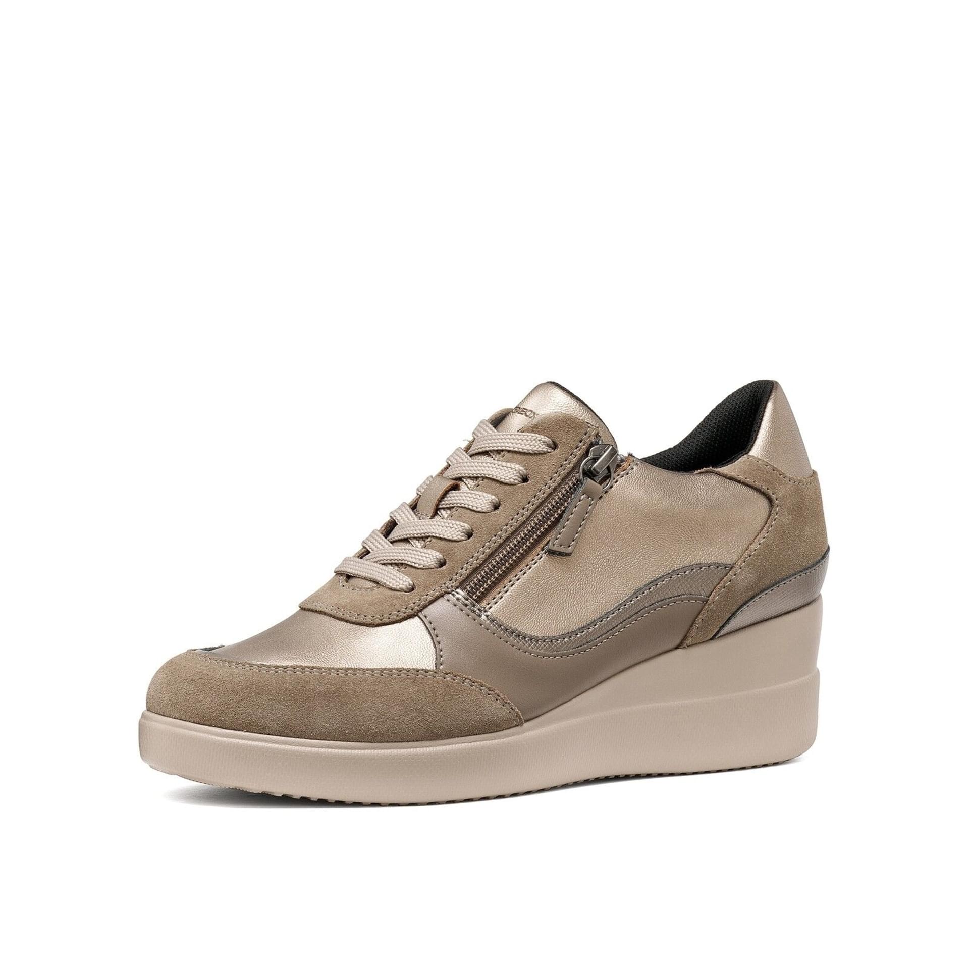Geox Stardust Baskets in Sage/Dove Grey, vue trois-quarts (SKU D6630B_0AJ22--C3056)