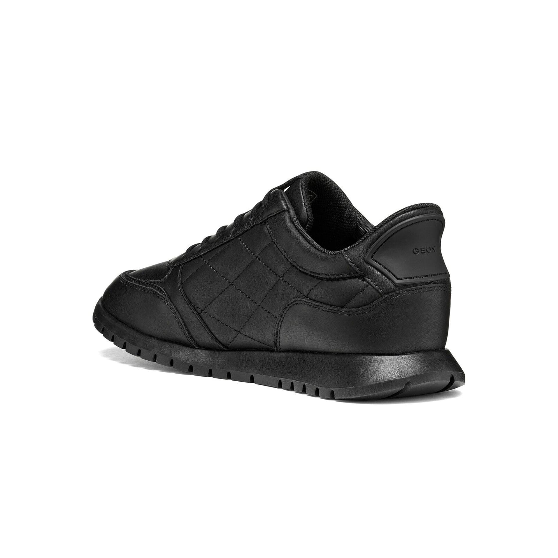Geox Sukie 2.0 Plus Sneakers in Black, vue en angle (SKU D680AA_00085--C9999)