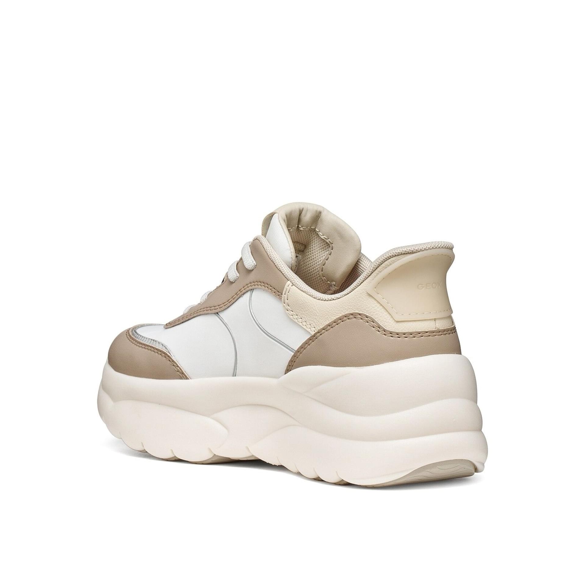 Geox Xtors Plus Baskets in White/Beige, vue en angle (SKU D6809B_0119B--C0405)
