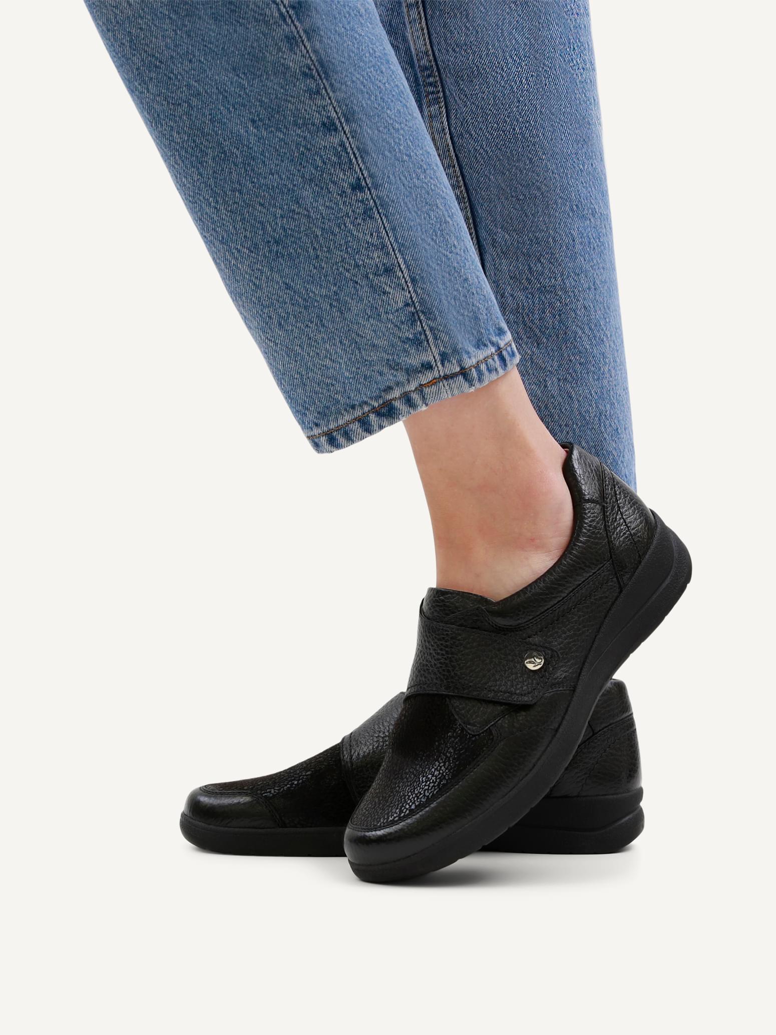 Caprice Vera in Black Comb (SKU 9-24705-46--019)