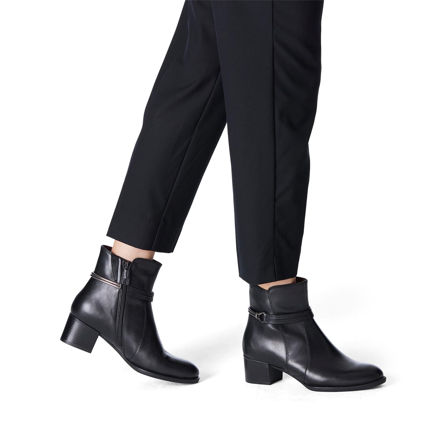 Tamaris Akaria Enkellaarsjes 1-25042-41 in Black