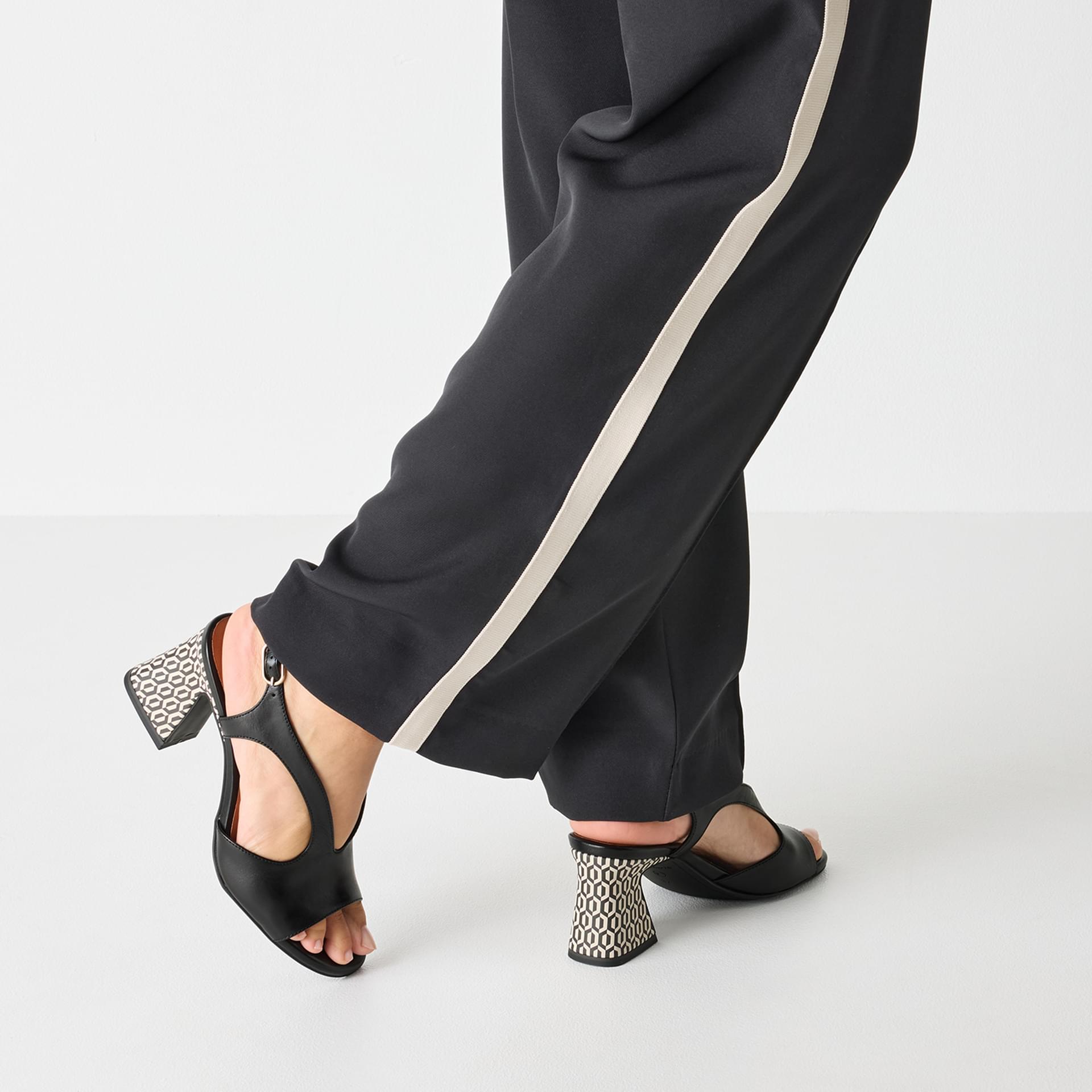 Tamaris Ambada Sandals 1-28316-44 in Black