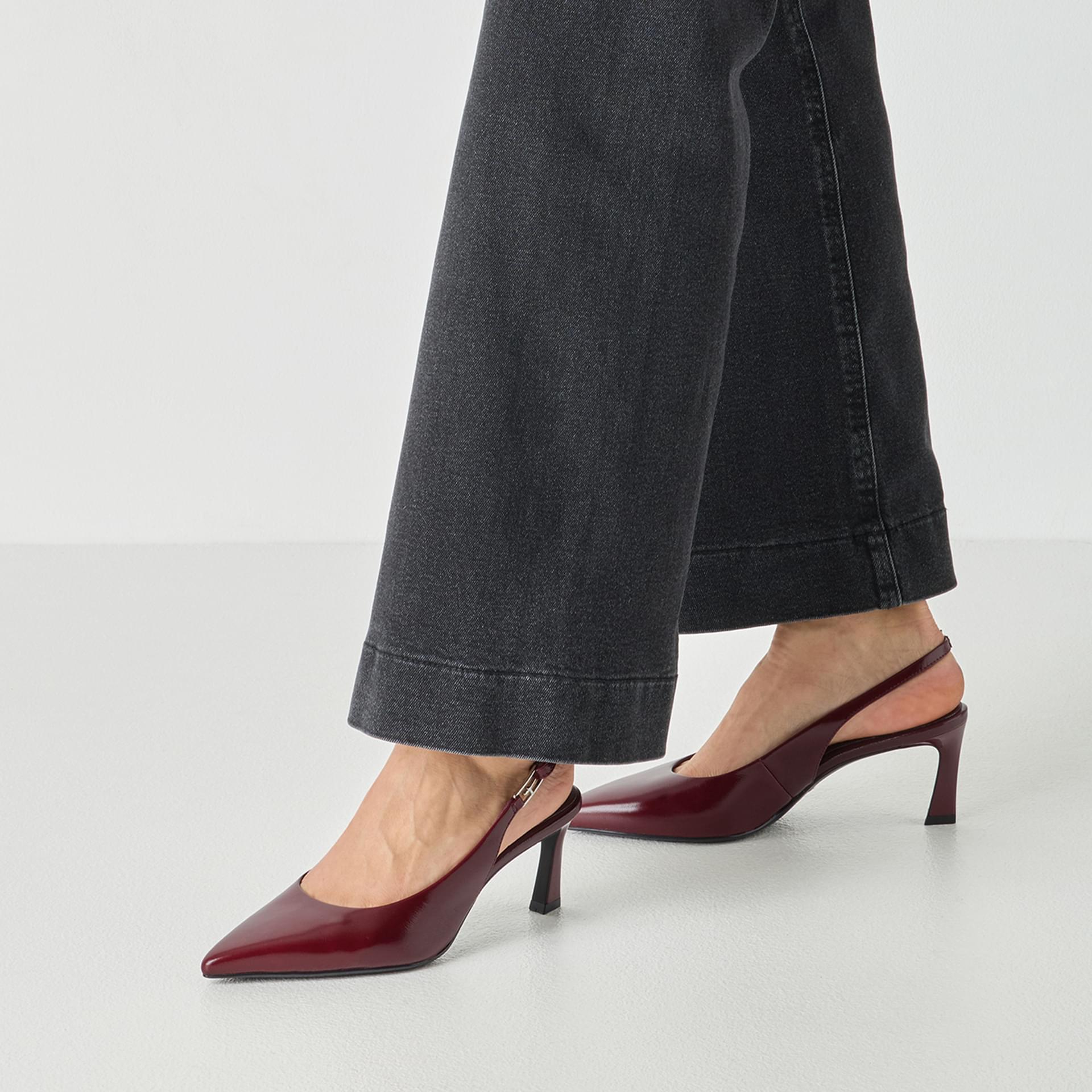 Tamaris Aquila Hakken 1-29612-47 in Merlot
