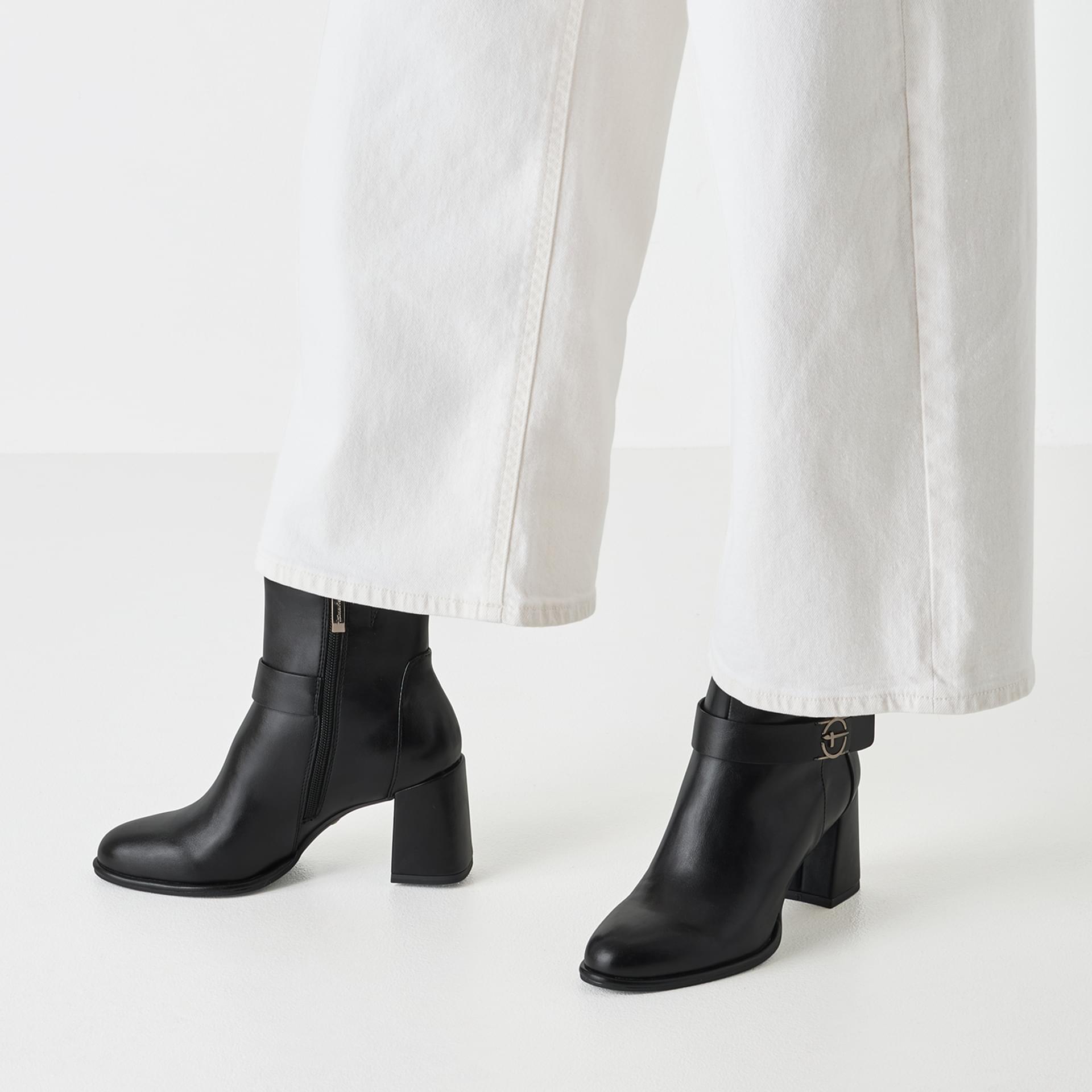 Tamaris Aspasia Ankle Boots 1-25337-45 in Black