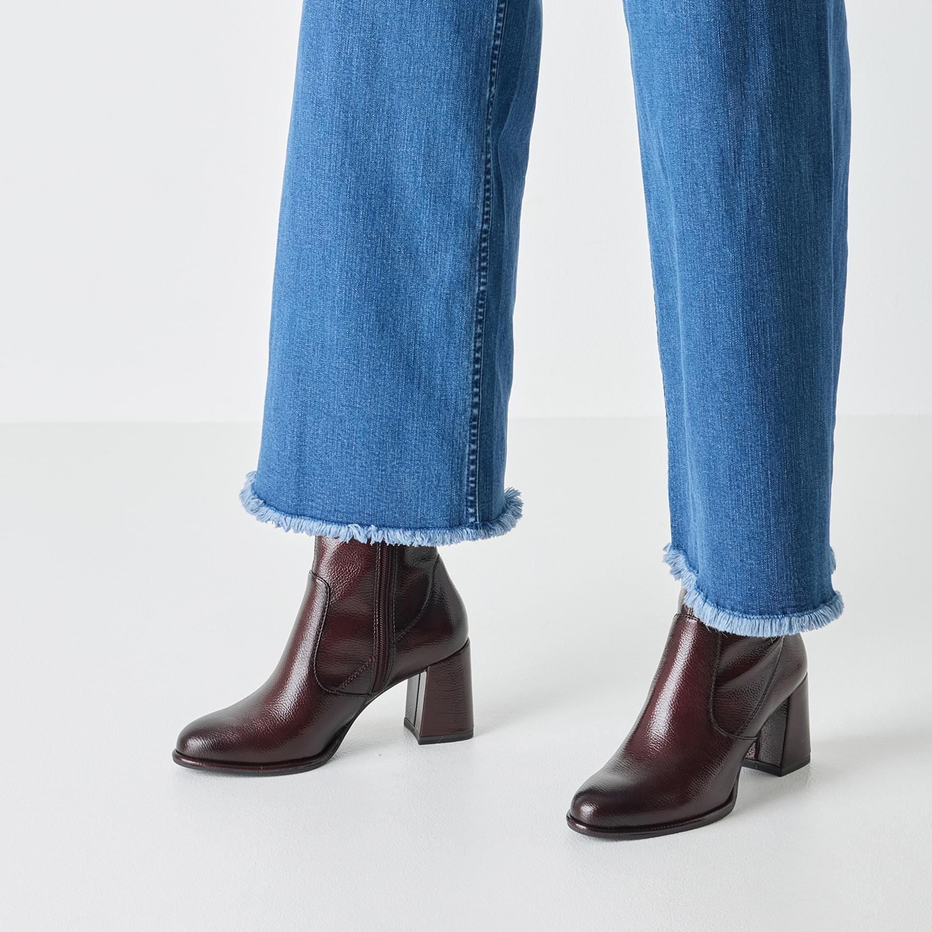 Tamaris Aspasia Enkellaarsjes in Merlot Patent (SKU 1-25357-41--568)