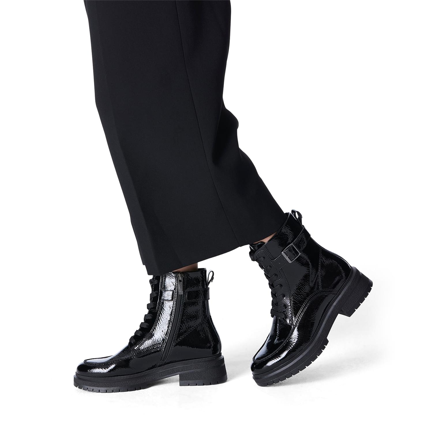 Tamaris Bo Ankle Boots 1-25261-41 in Black Patent