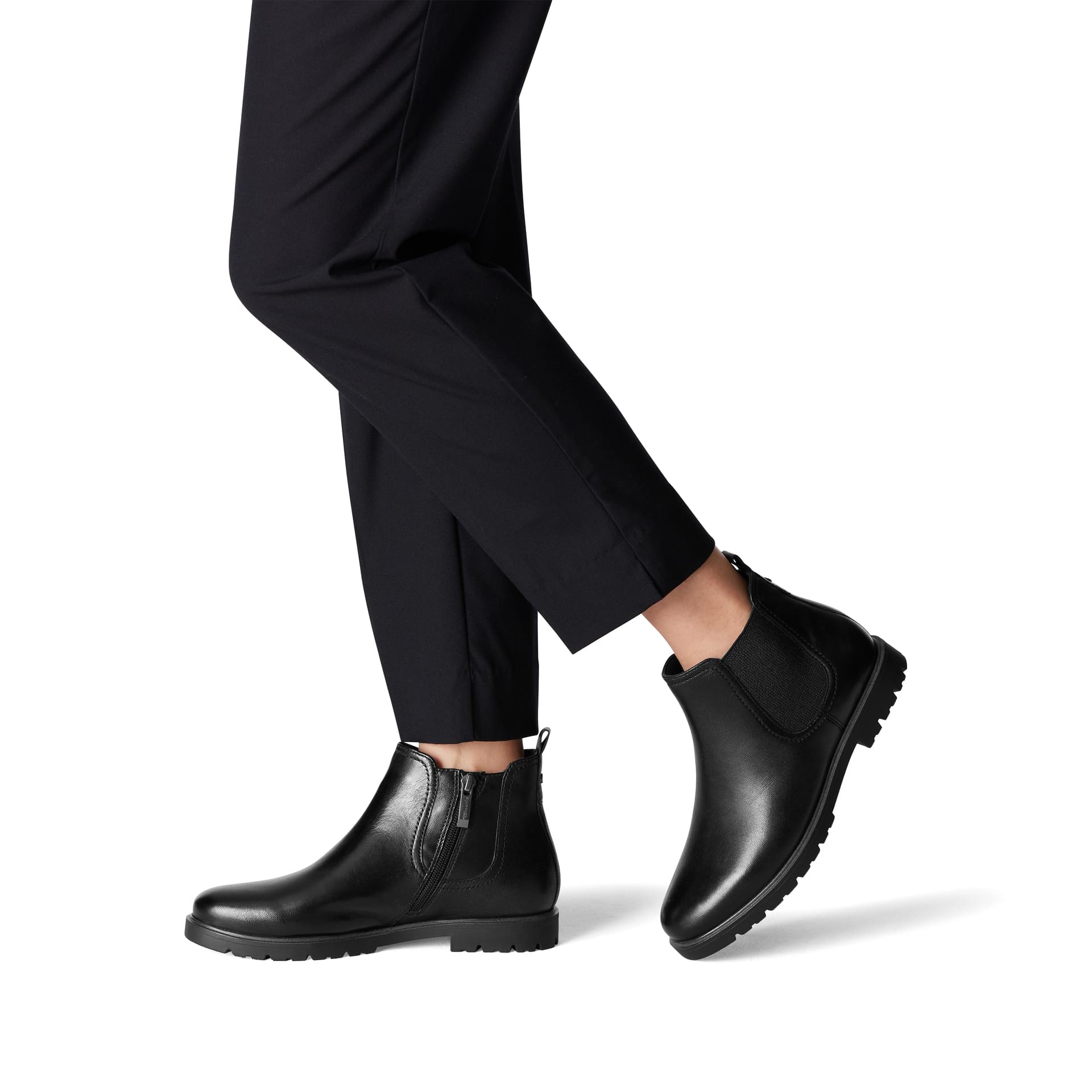 Tamaris Careen Chelsea Boots 1-25348-43 in Black Leather