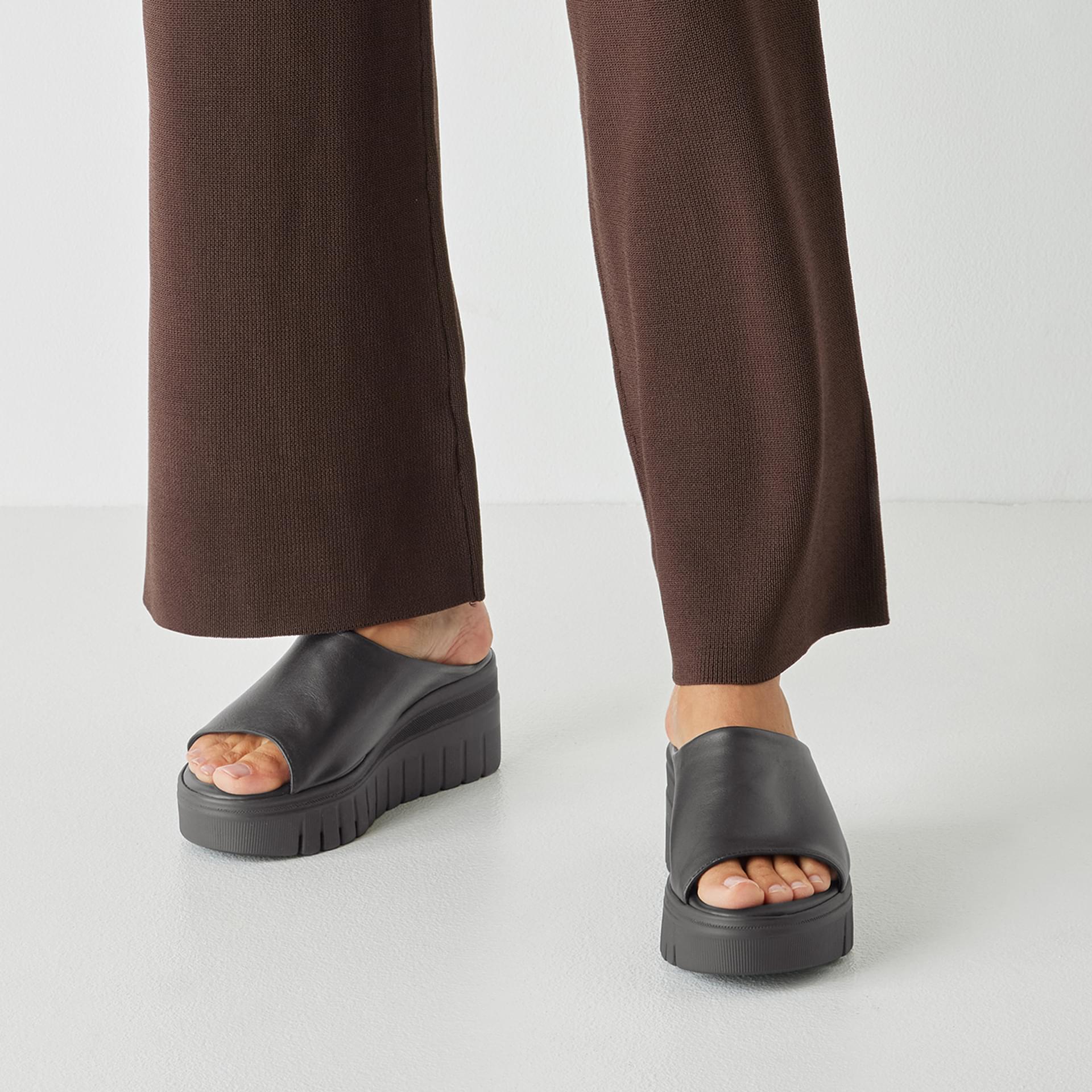 Tamaris Cobe Loafers 1-27206-46 in Black