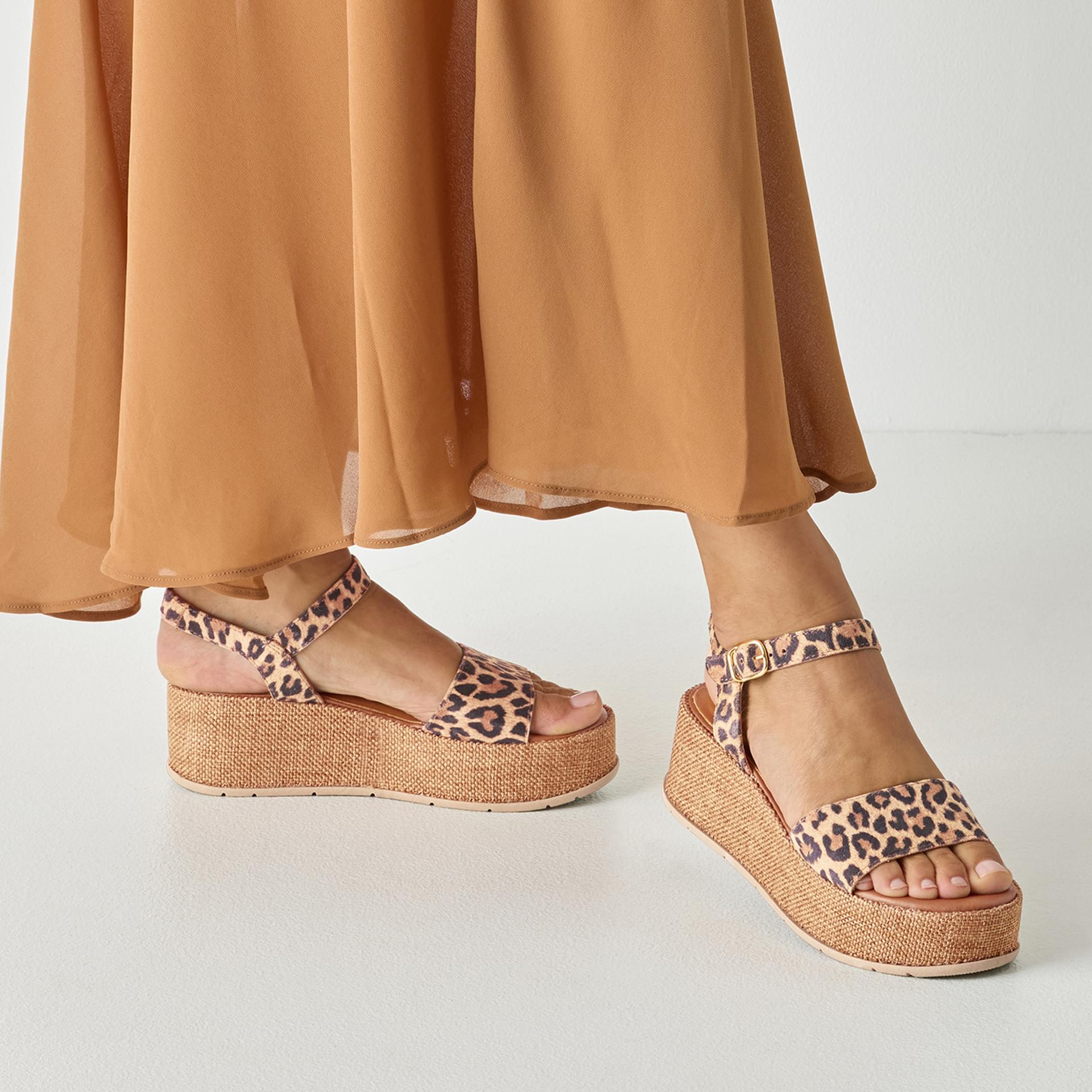 Tamaris Damara Sandals 1-28020-42 in Leopard