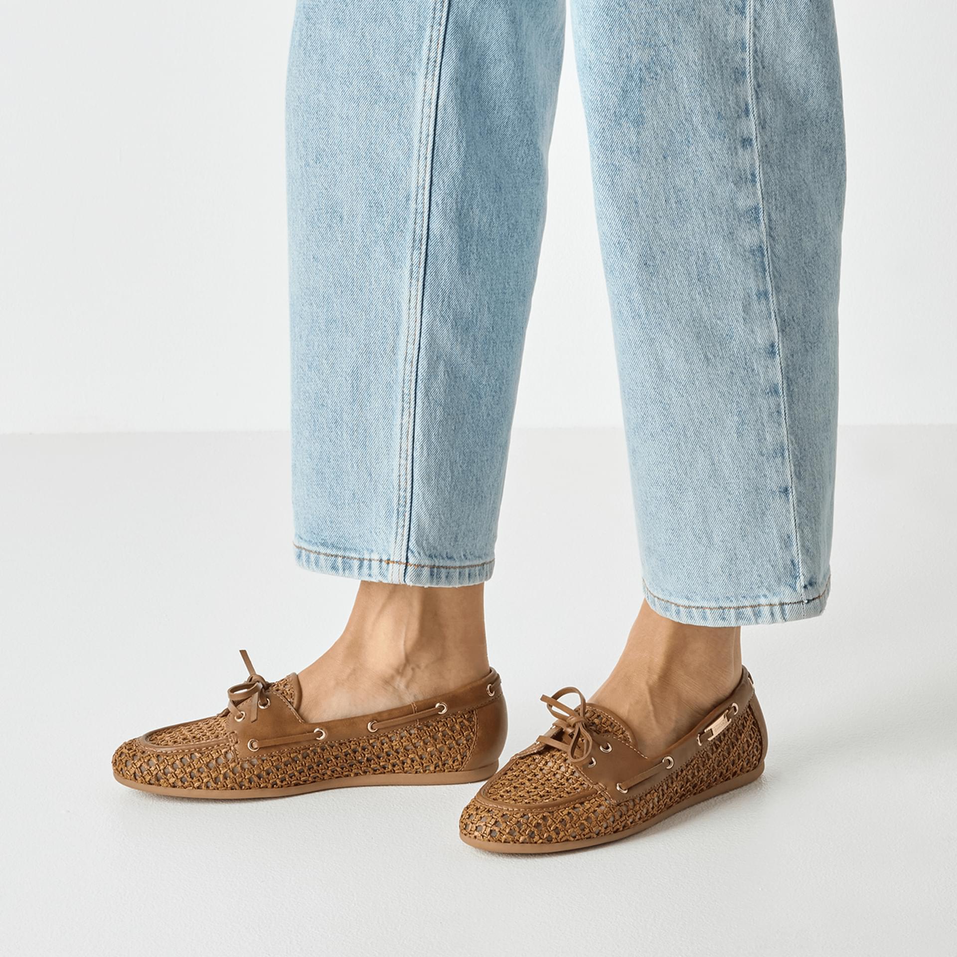 Tamaris Dariana Moccasins 1-23611-46 in Cognac Struct.