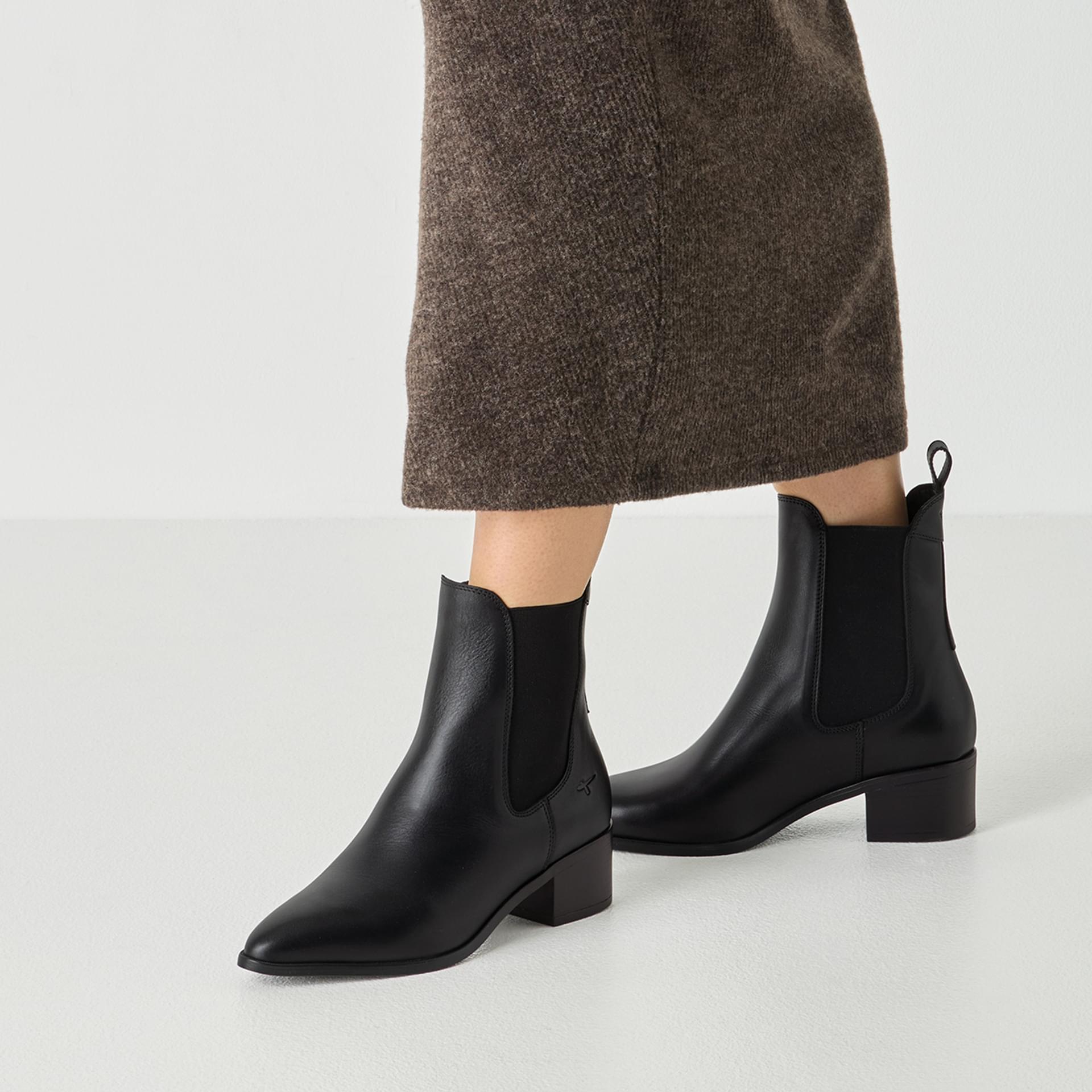Tamaris Dena Chelsea Boots cuir in Black (SKU 1-25306-47--001)