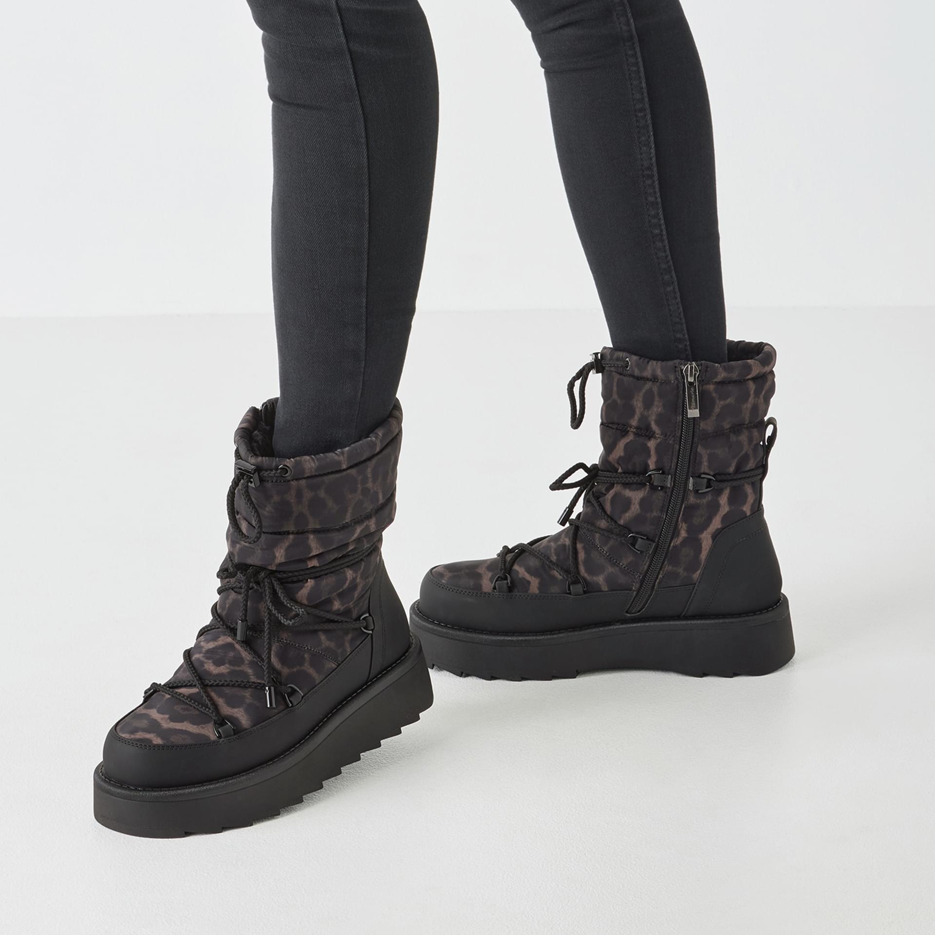 Tamaris Dionysia Ankle Boots 1-26846-45 in Black/Leopard