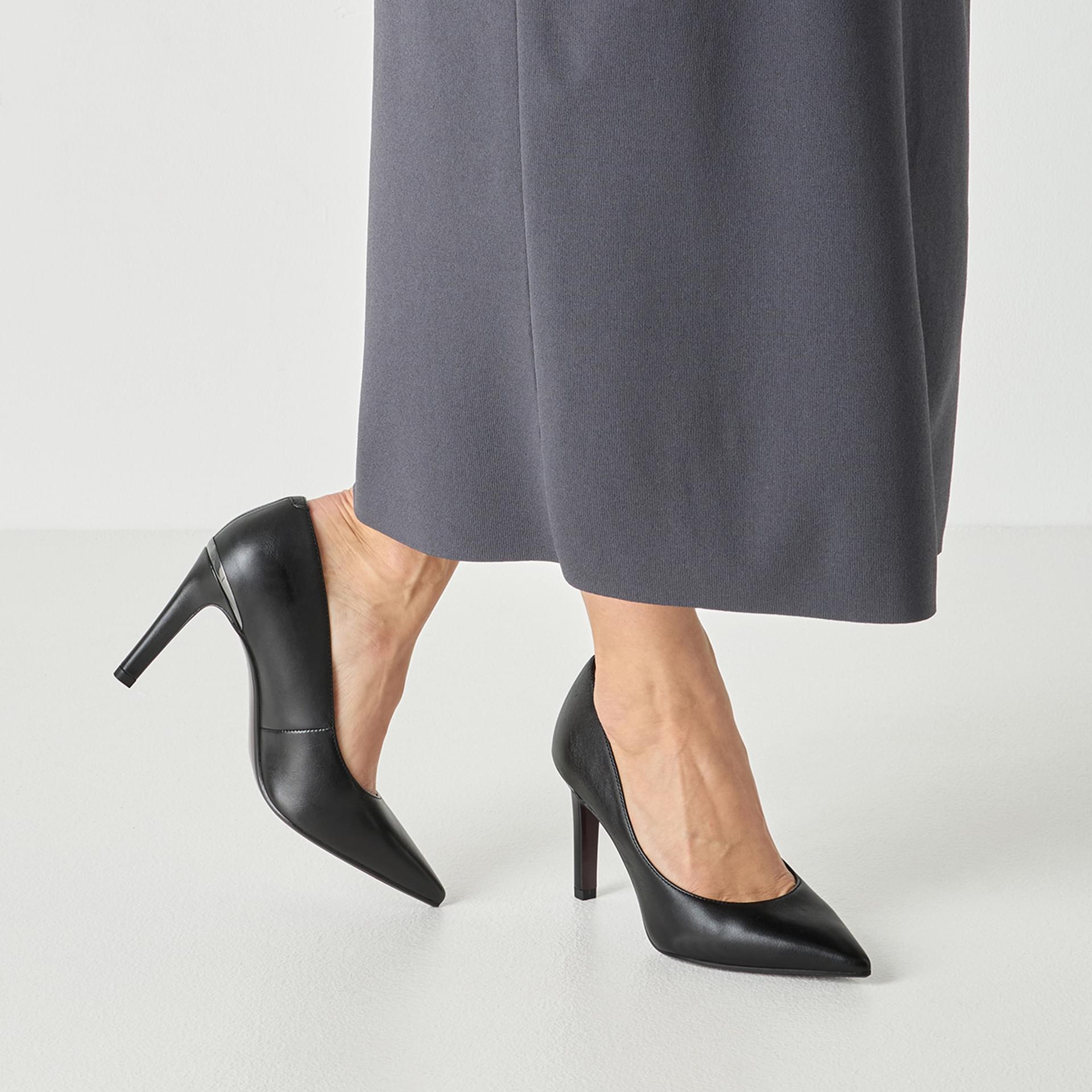 Tamaris Gabbe Hakken 1-22448-47 in Black Leather