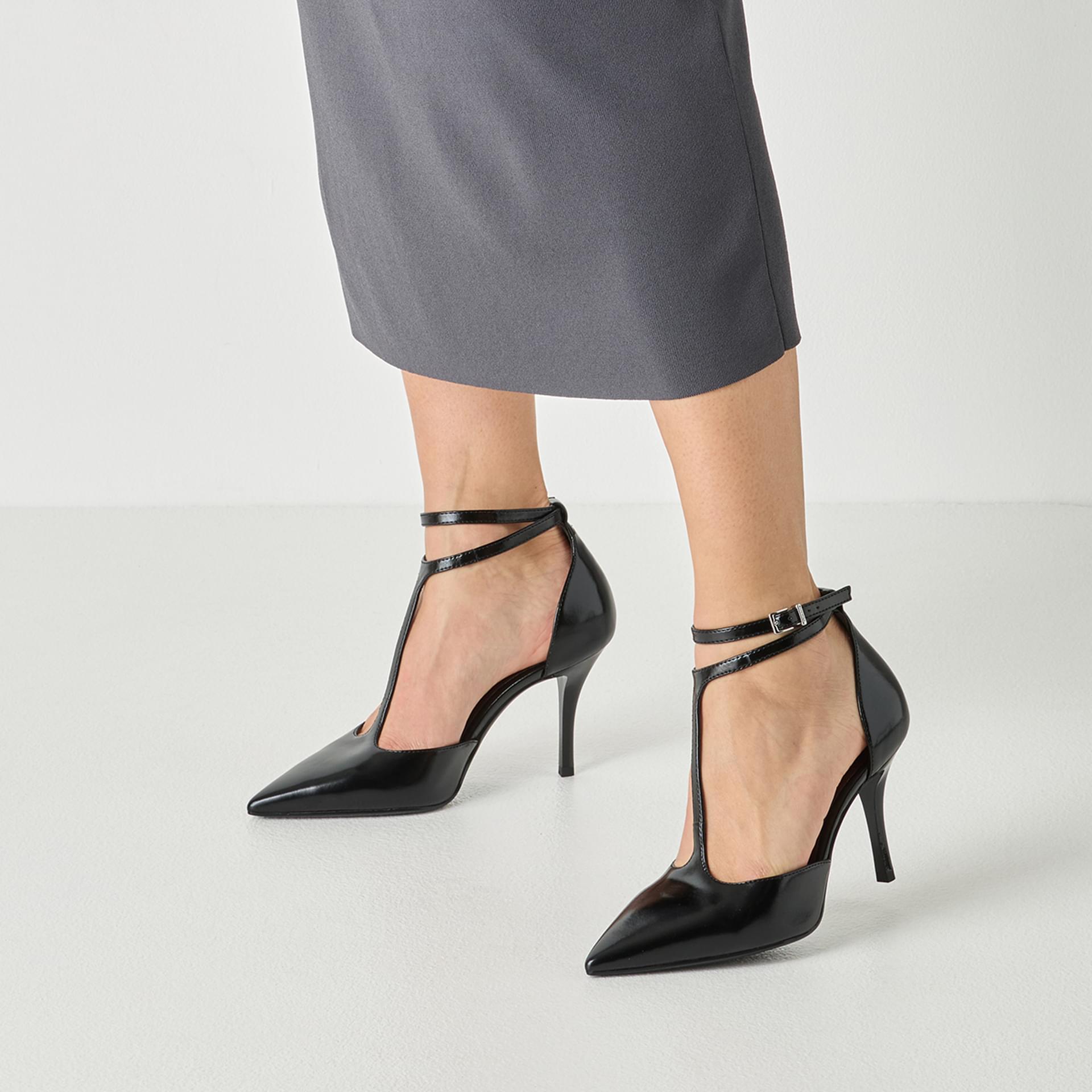 Tamaris Gabbe Heels 1-22461-47 in Black