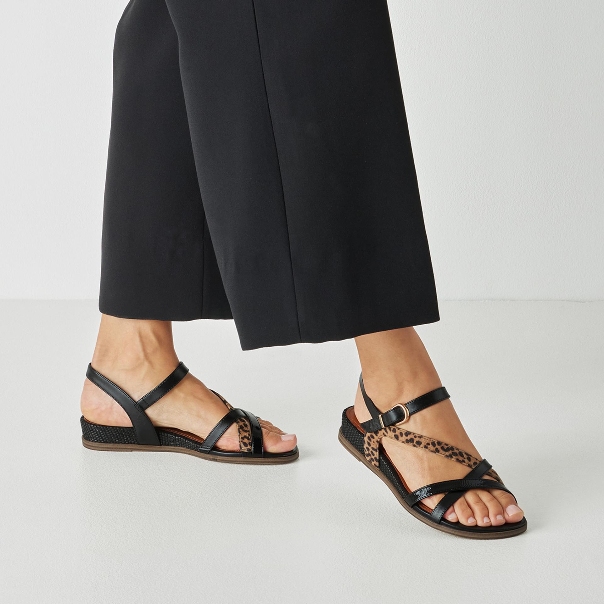 Tamaris Gabriella Sandals 1-28146-46 in Black Comb