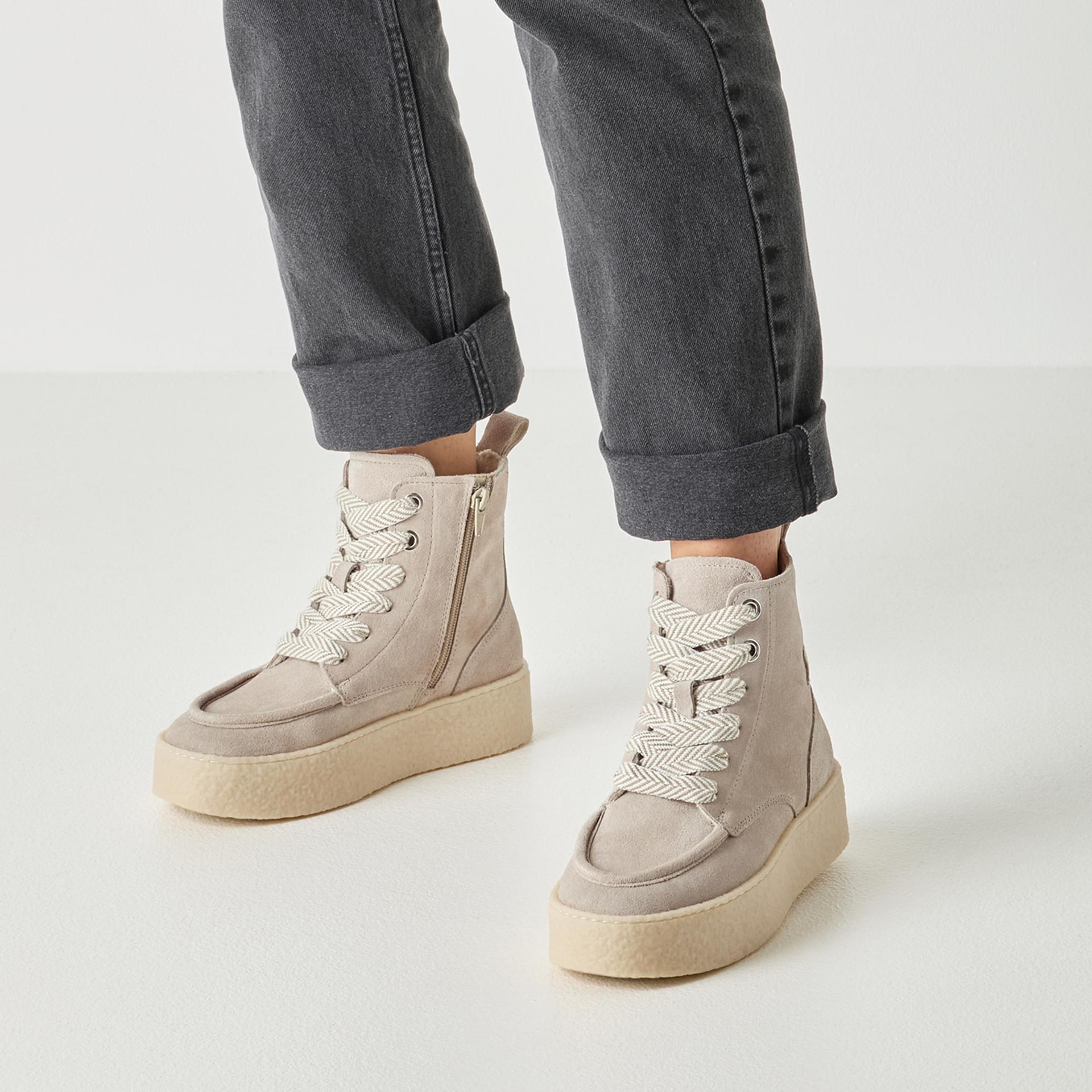 Tamaris Ika Enkellaarsjes leer in Light Taupe (SKU 1-25200-47--377)