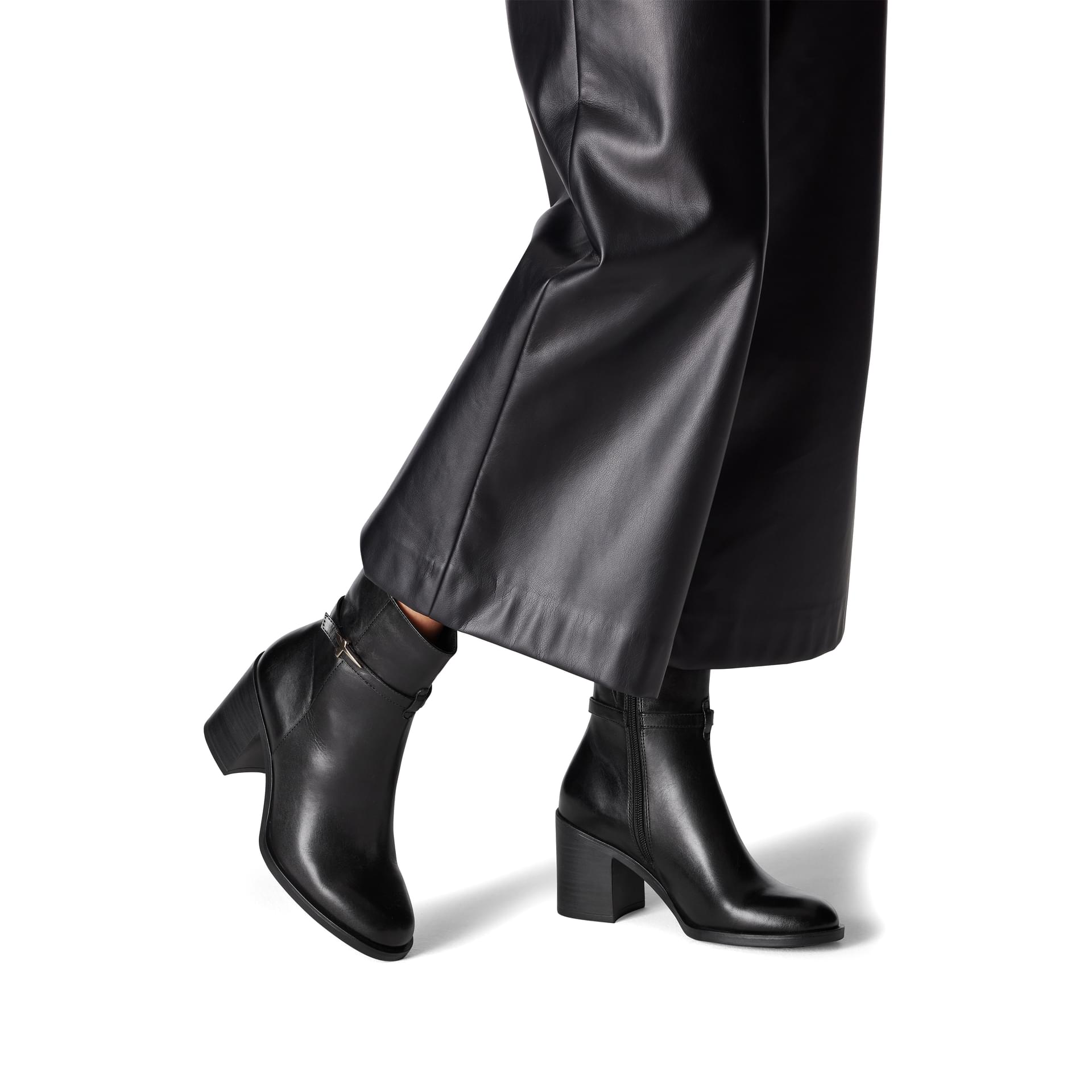 Tamaris Jacqie Enkellaarsjes 1-25319-43 in Black