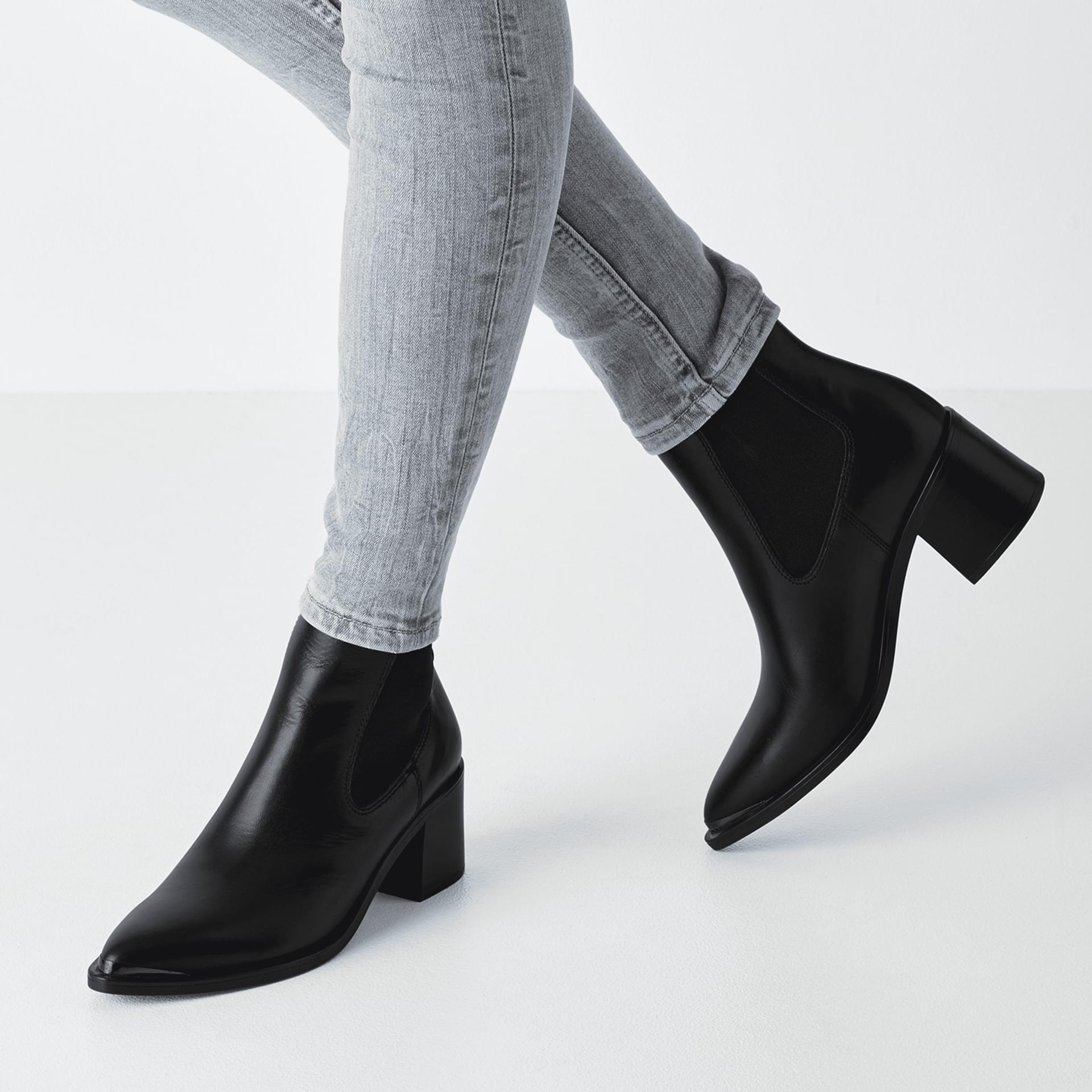 Tamaris Jonka Chelsea Boots 1-25301-45 in Black Leather