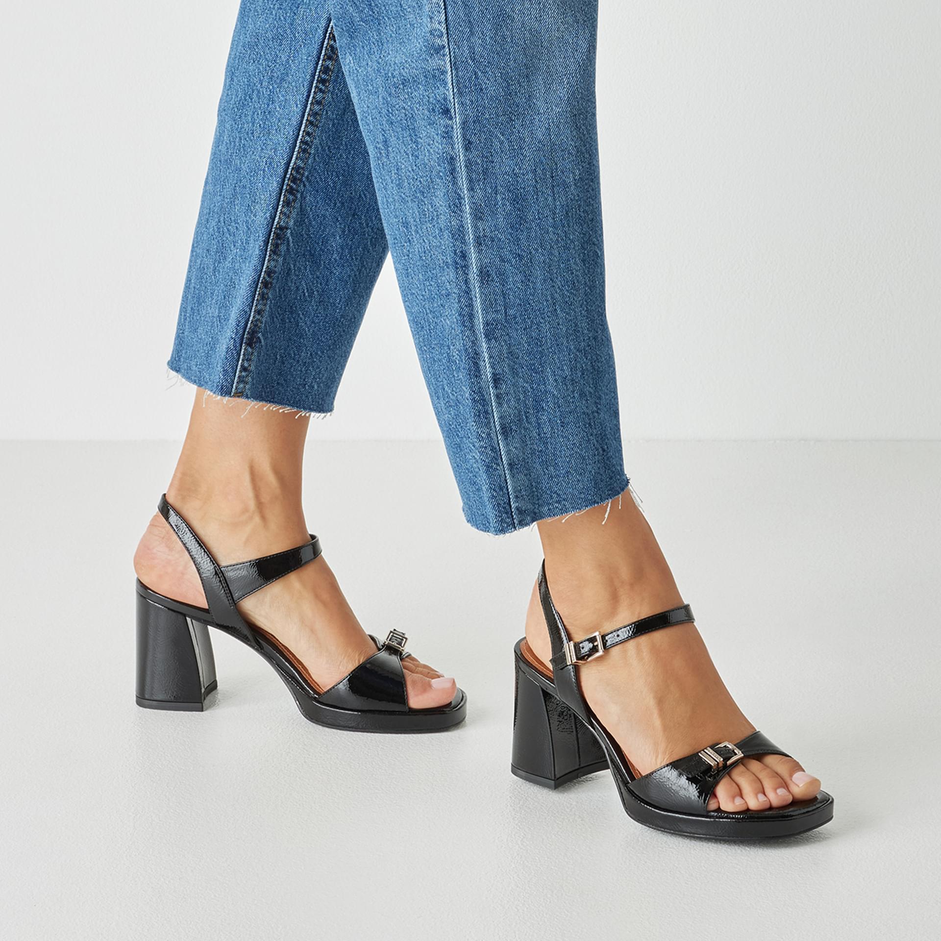 Tamaris Koreyoshi Sandalen 1-28317-46 in Black