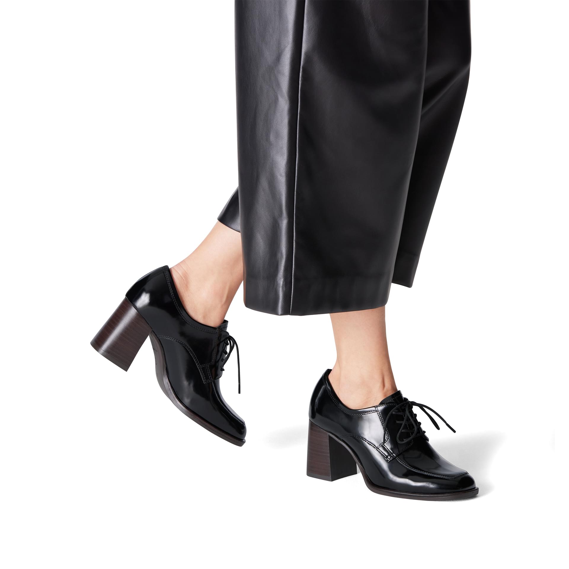 Tamaris Linny Trotteurs in Black Brush (SKU 1-23300-42--014)
