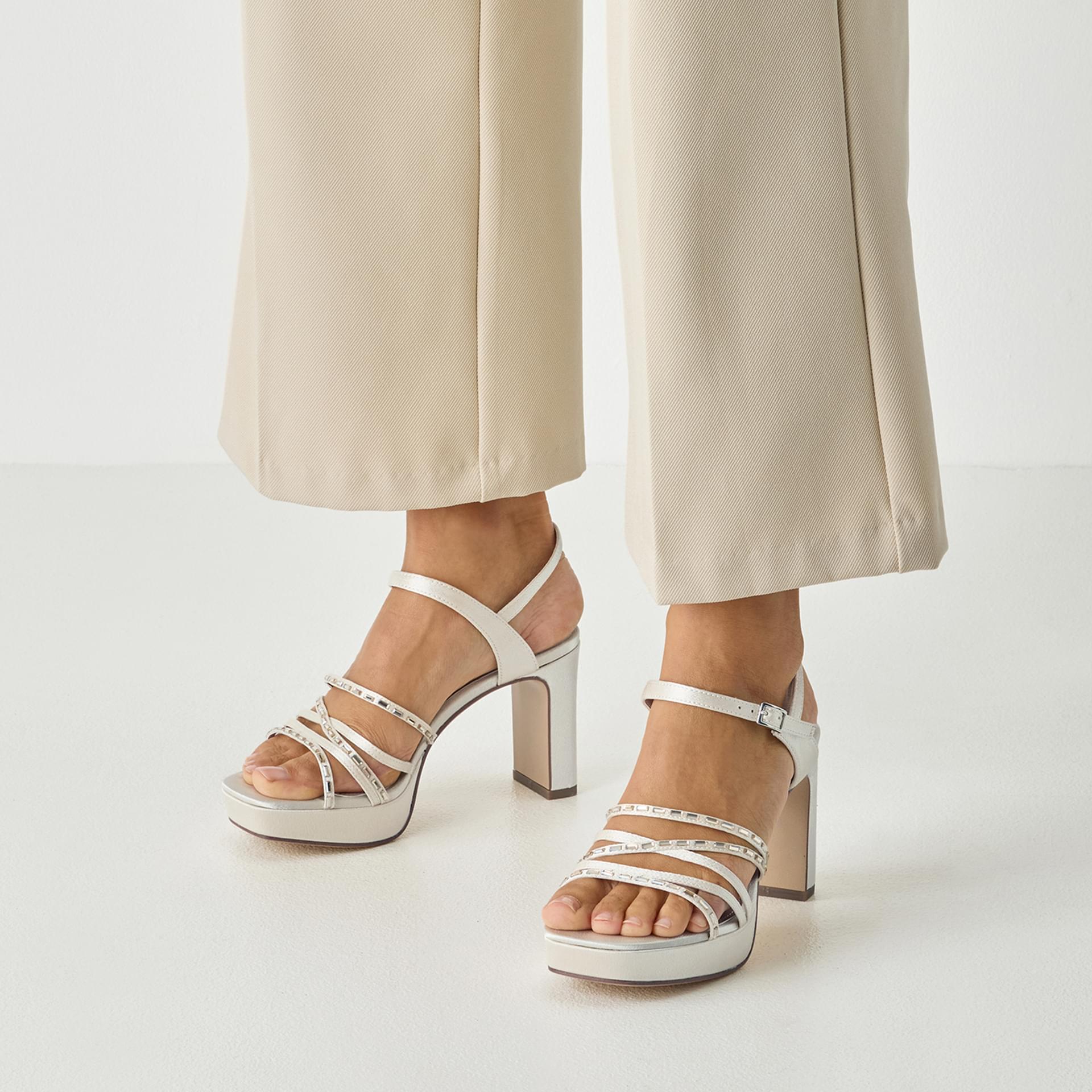 Tamaris Luzie Sandales 1-28307-46 in Pearl