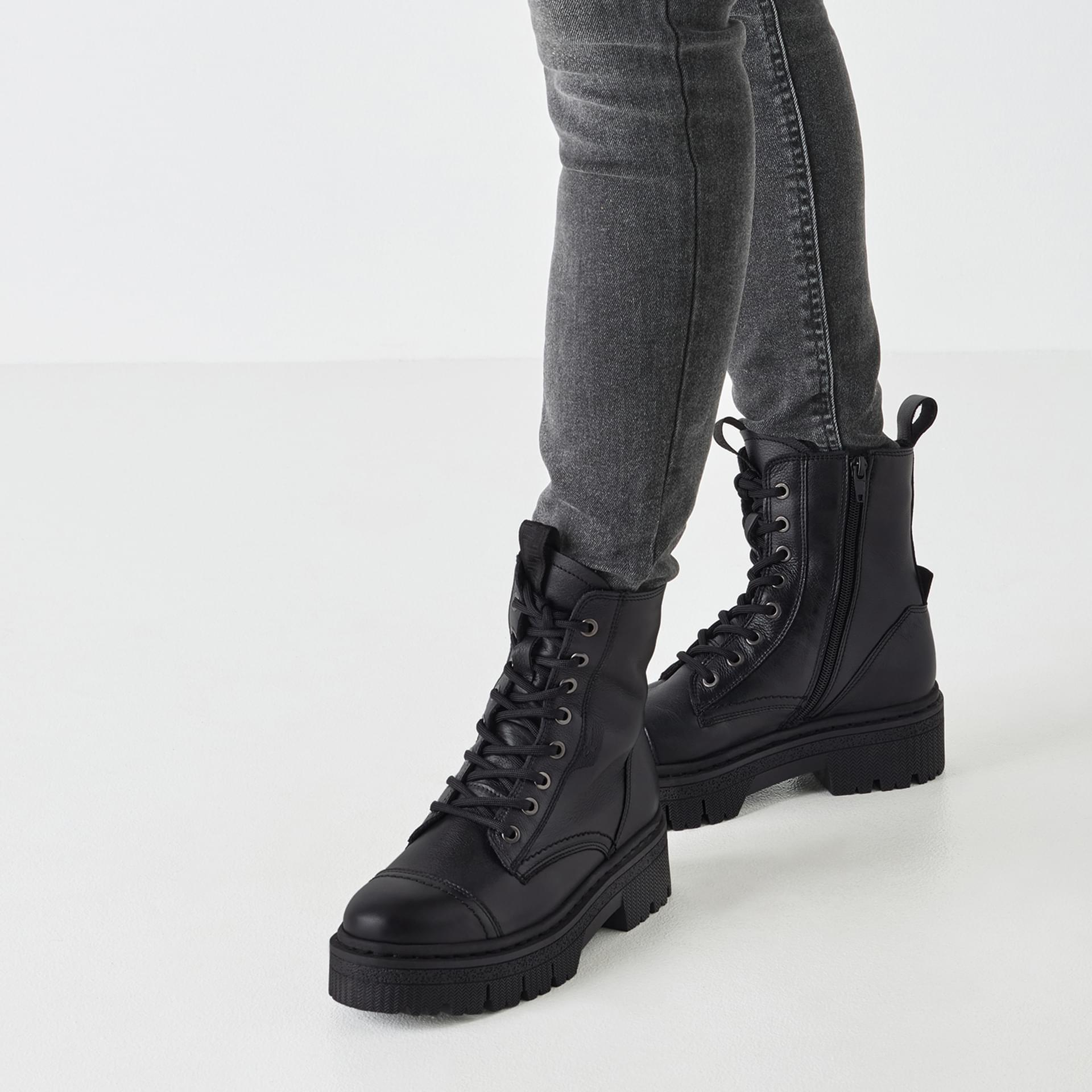 Tamaris Marisole Ankle Boots 1-25204-45 in Black
