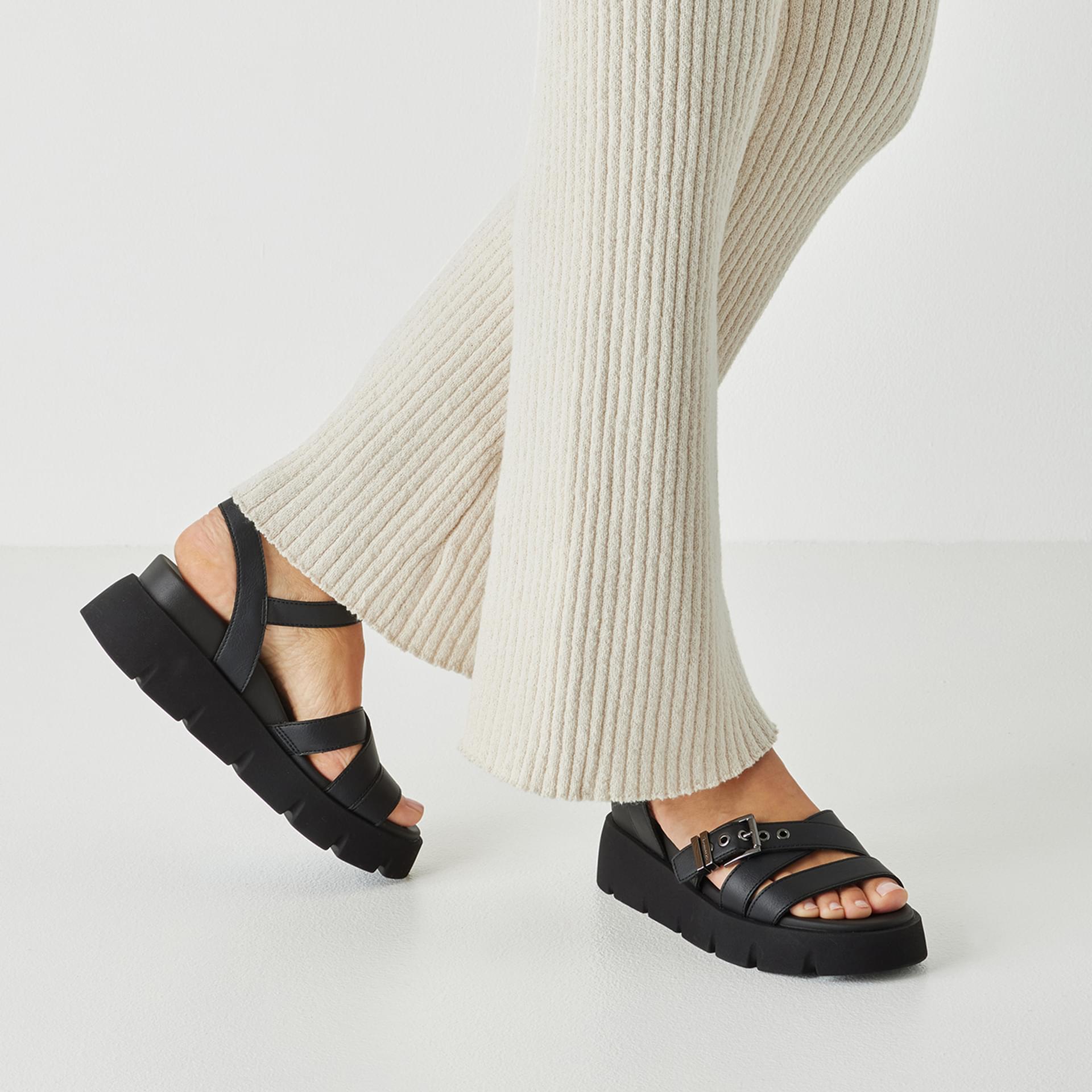 Tamaris Marivelle Sandalen 1-28510-46 in Black