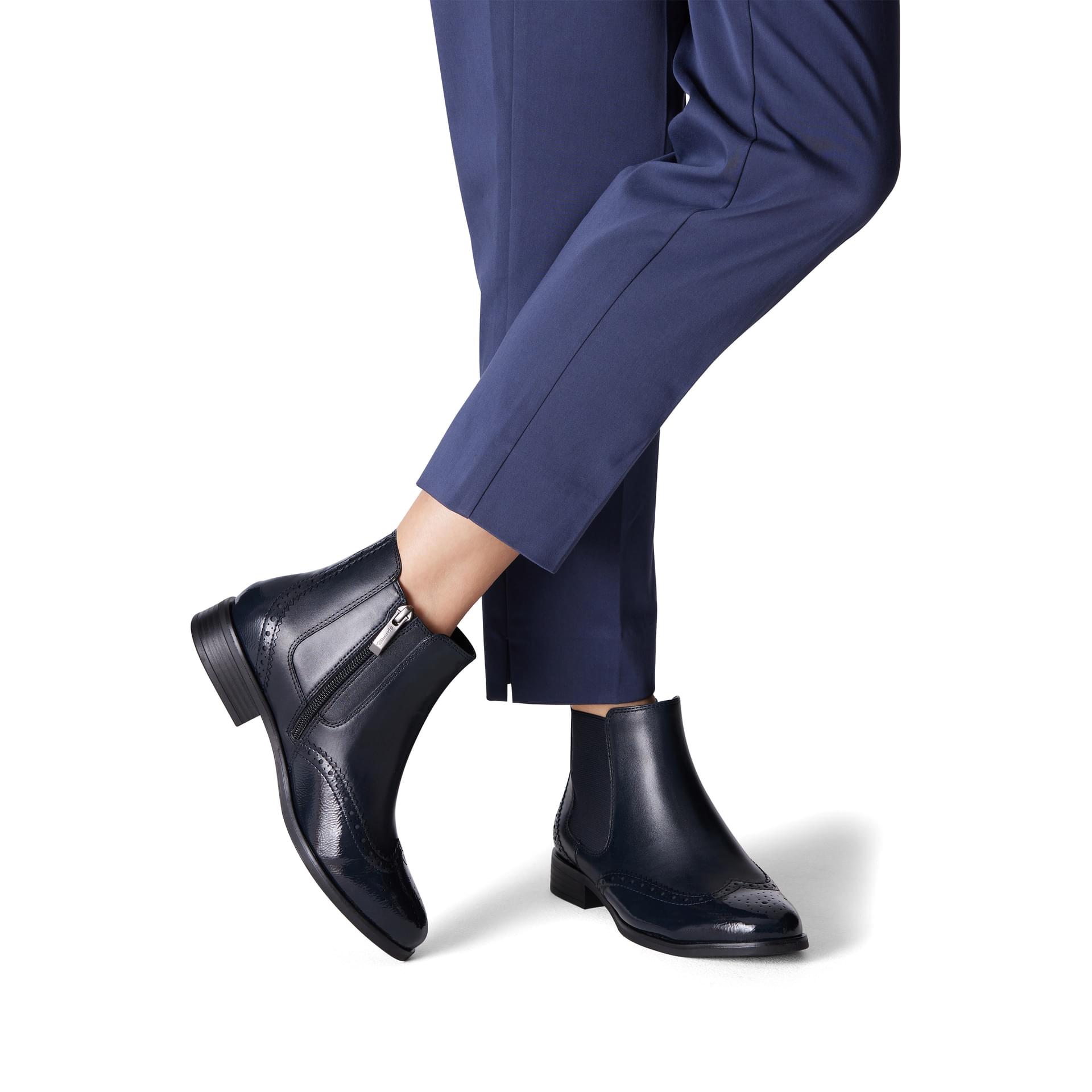 Tamaris Maxima Chelsea Boots 1-25347-43 in Navy