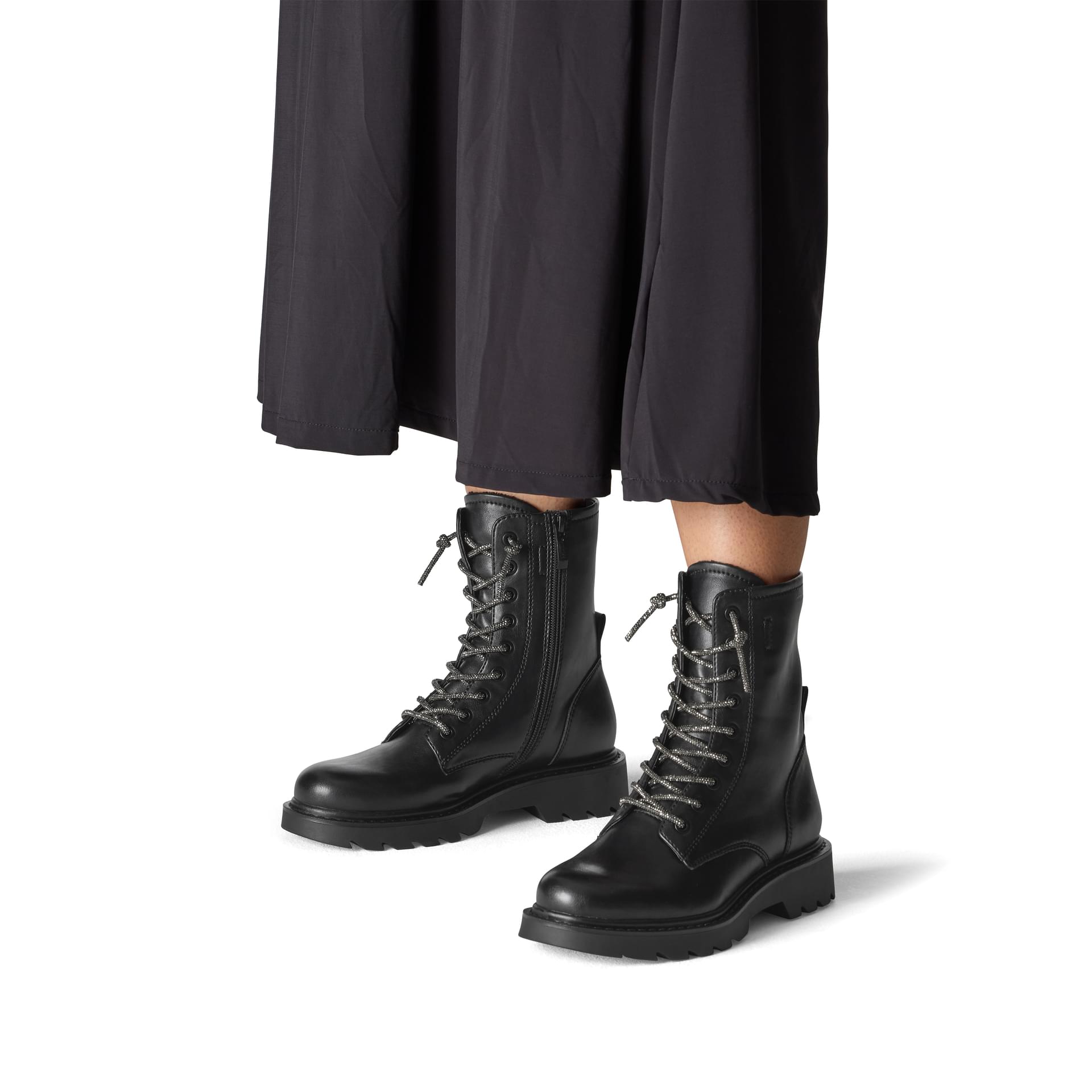 Tamaris Nelia Ankle Boots 1-25281-43 in Black/Glam