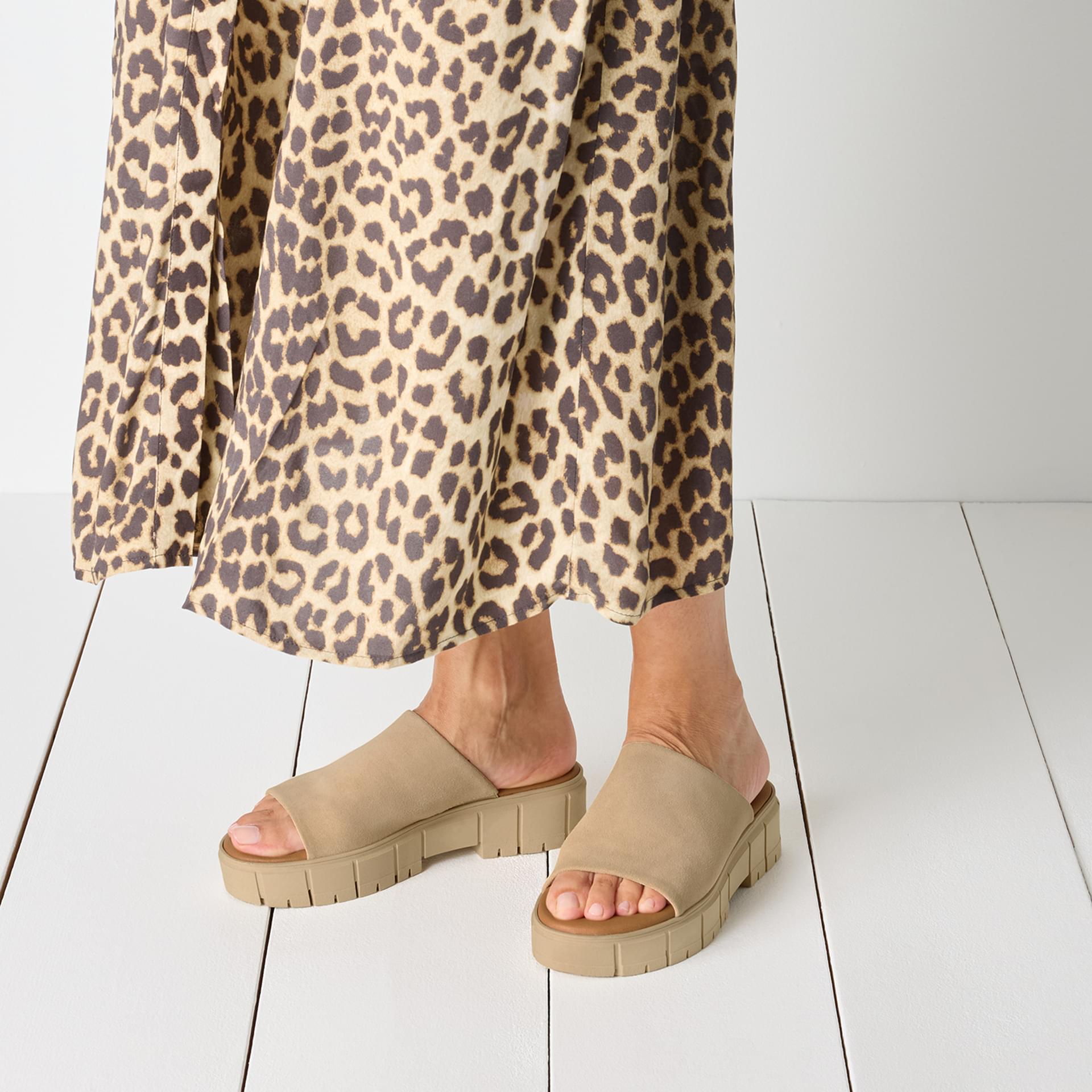 Tamaris Nell Sandals leather in Tan Suede (SKU 1-27252-42--436)