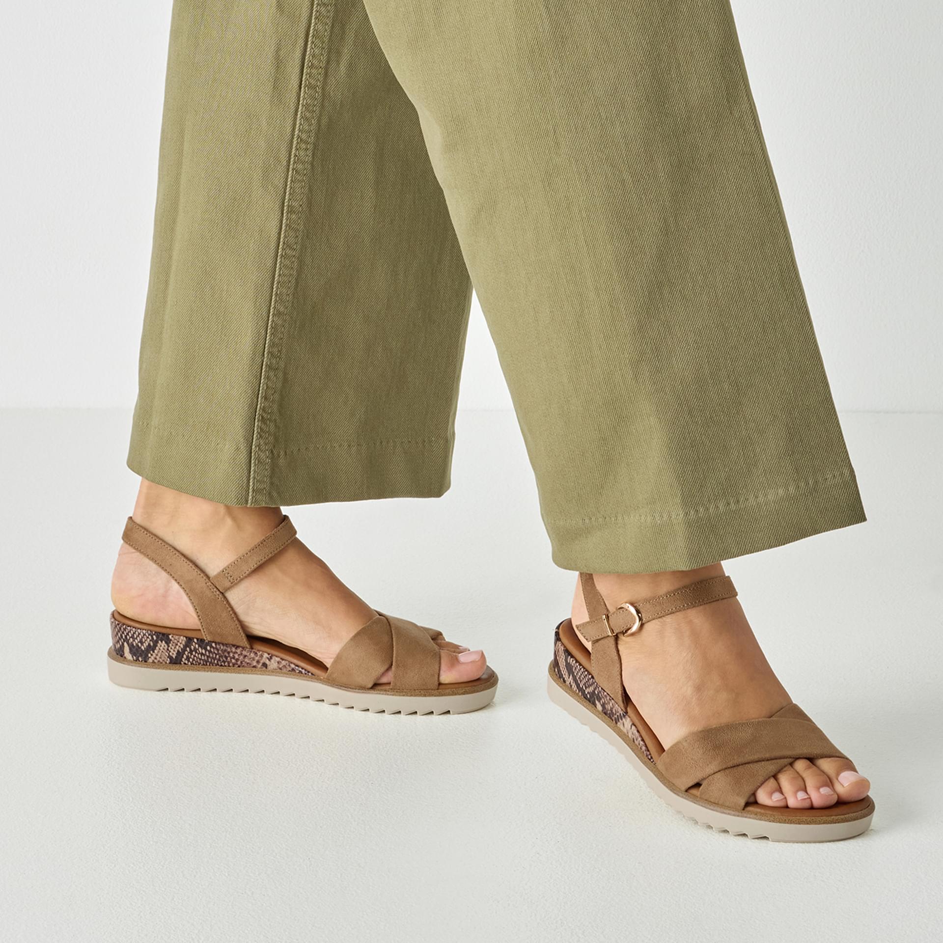 Tamaris Nirmala Sandals 1-28116-44 in Beige