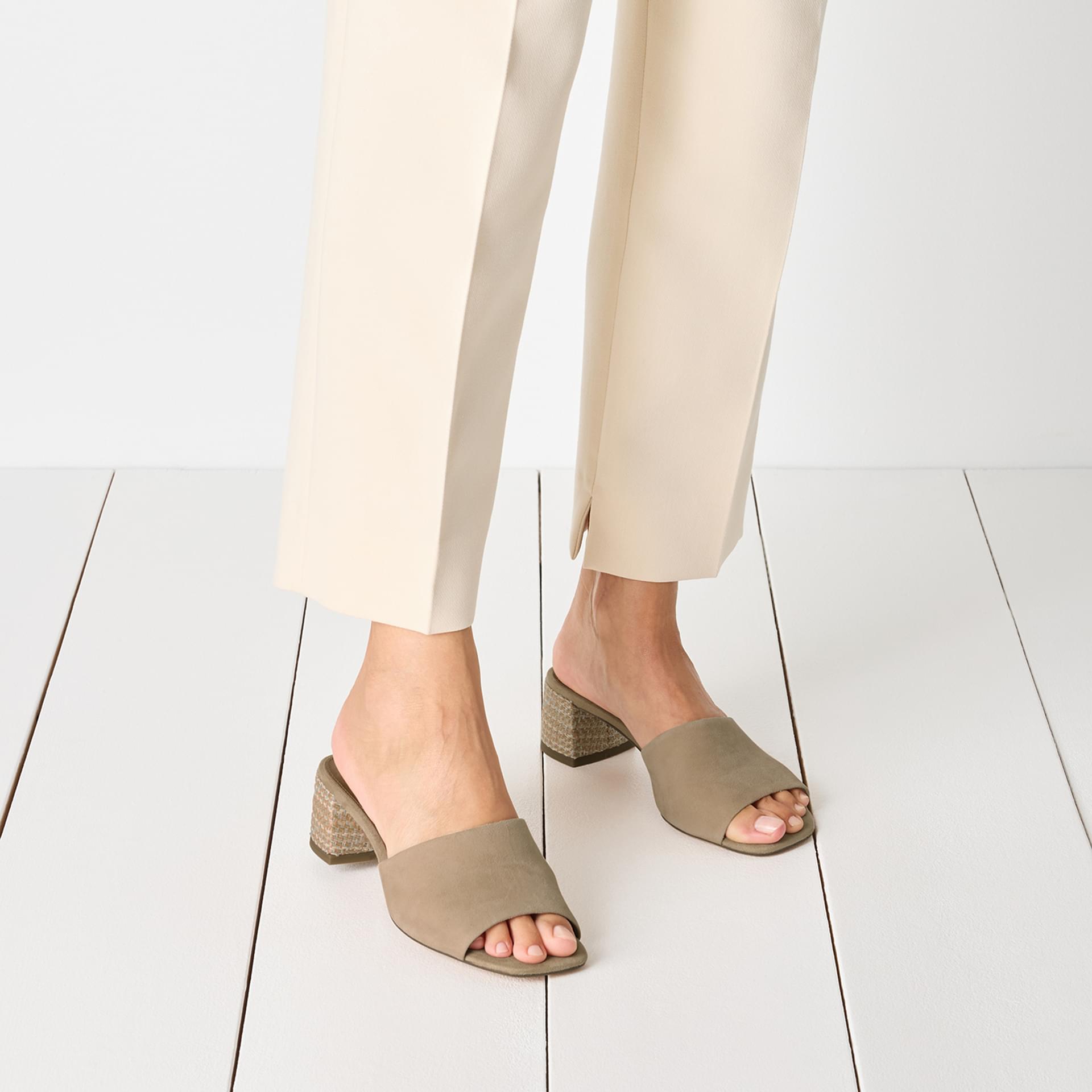 Tamaris Paola Sandalen 1-27204-42 in Tan Suede