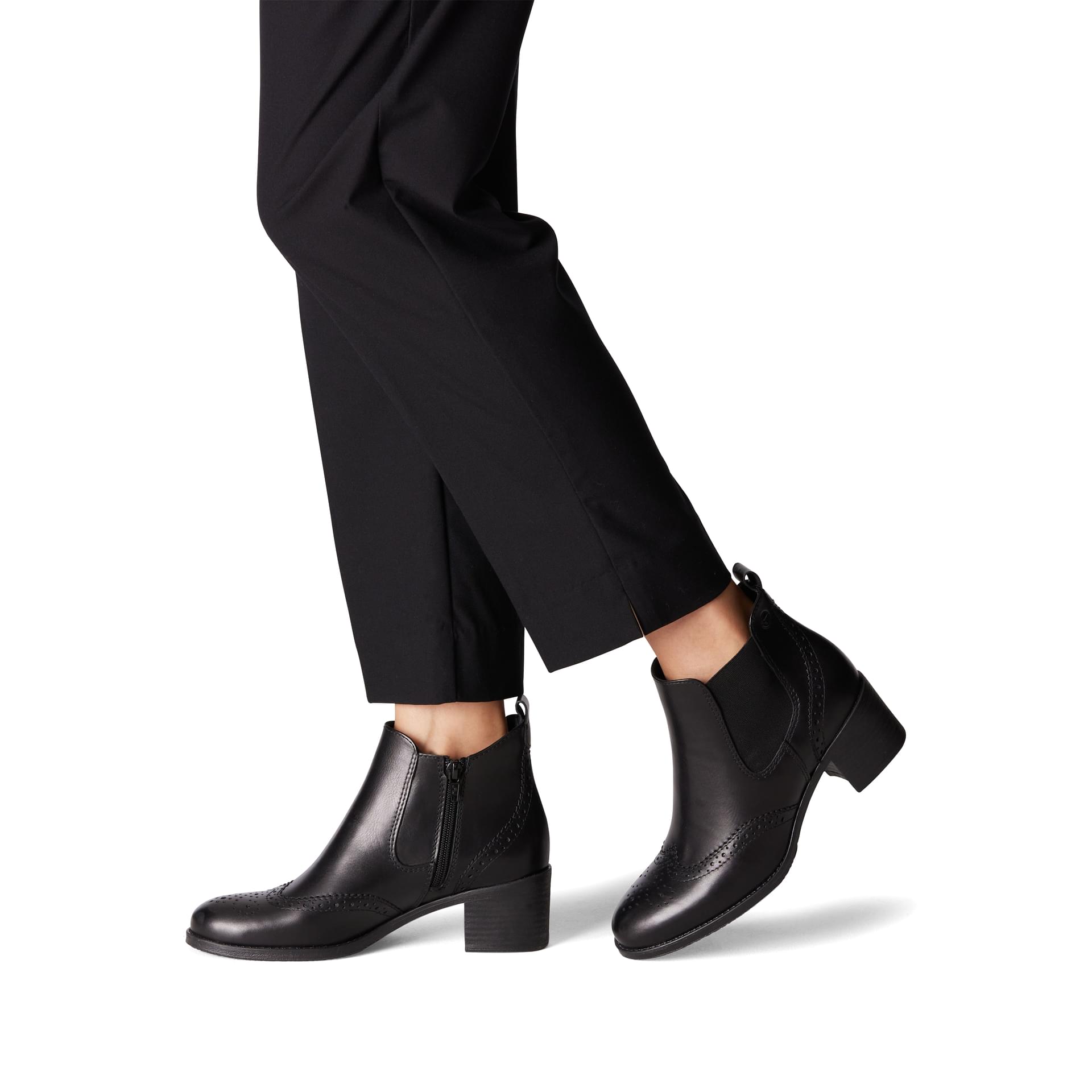 Tamaris Pauletta Chelsea Boots 1-25301-43 in Black