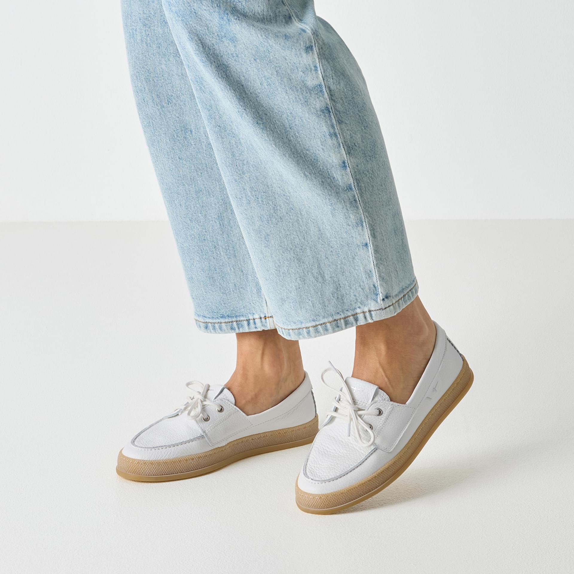 Tamaris Samina Moccassins 1-23615-46 in White Leather