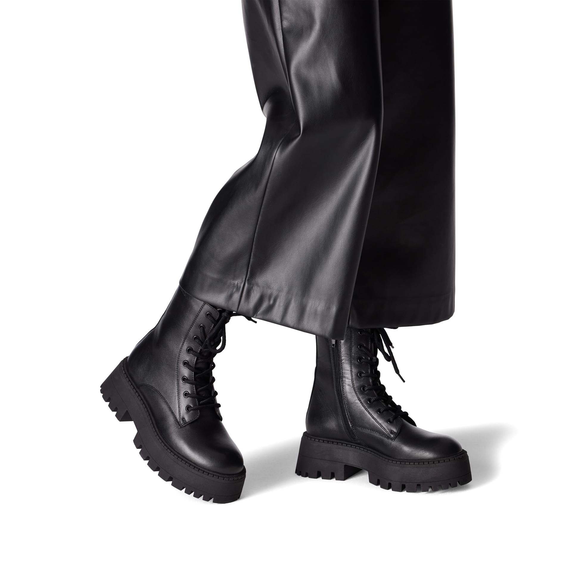 Tamaris Sintra Ankle Boots 1-25228-43 in Black