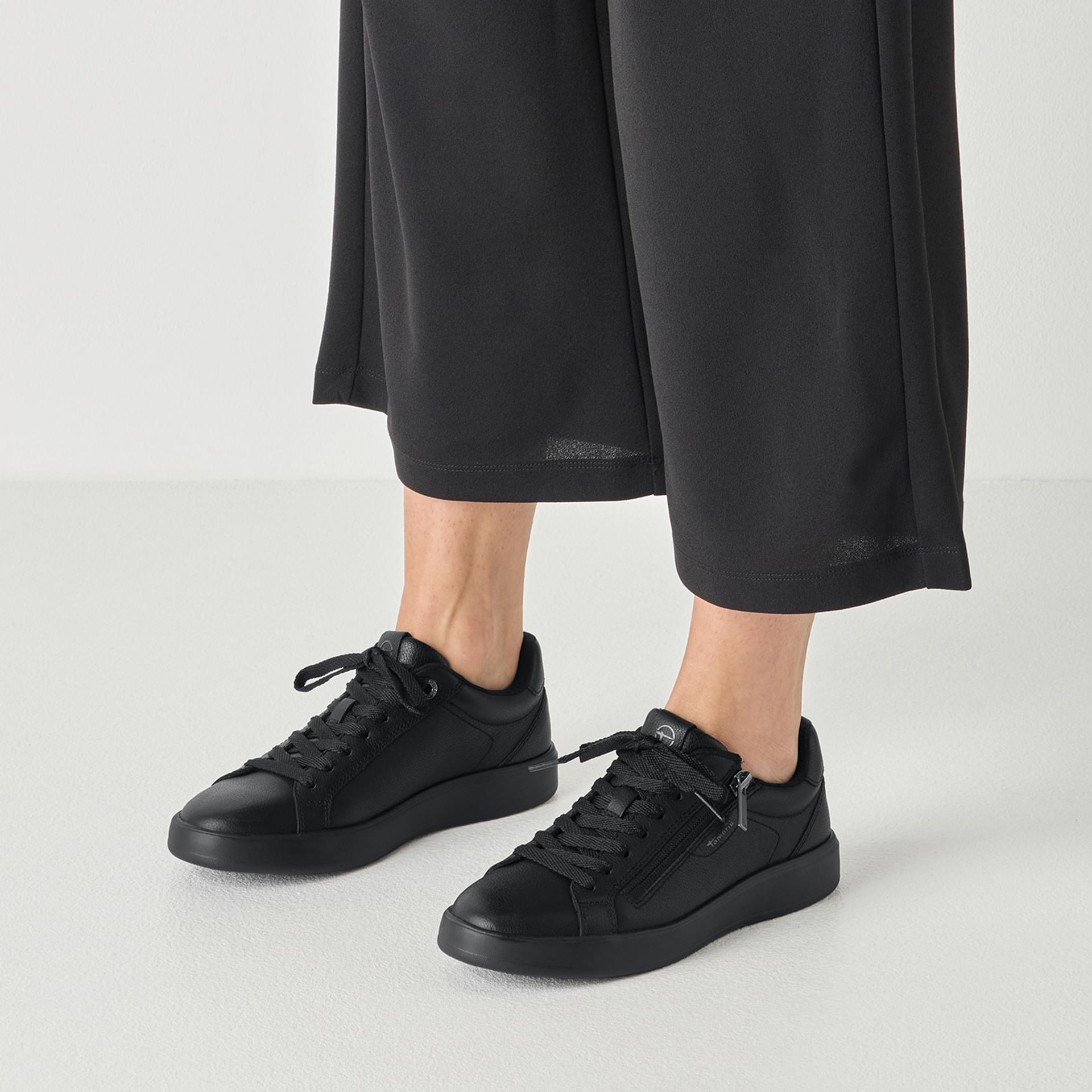 Tamaris Skylar Sneakers 1-23709-44 in Black Uni