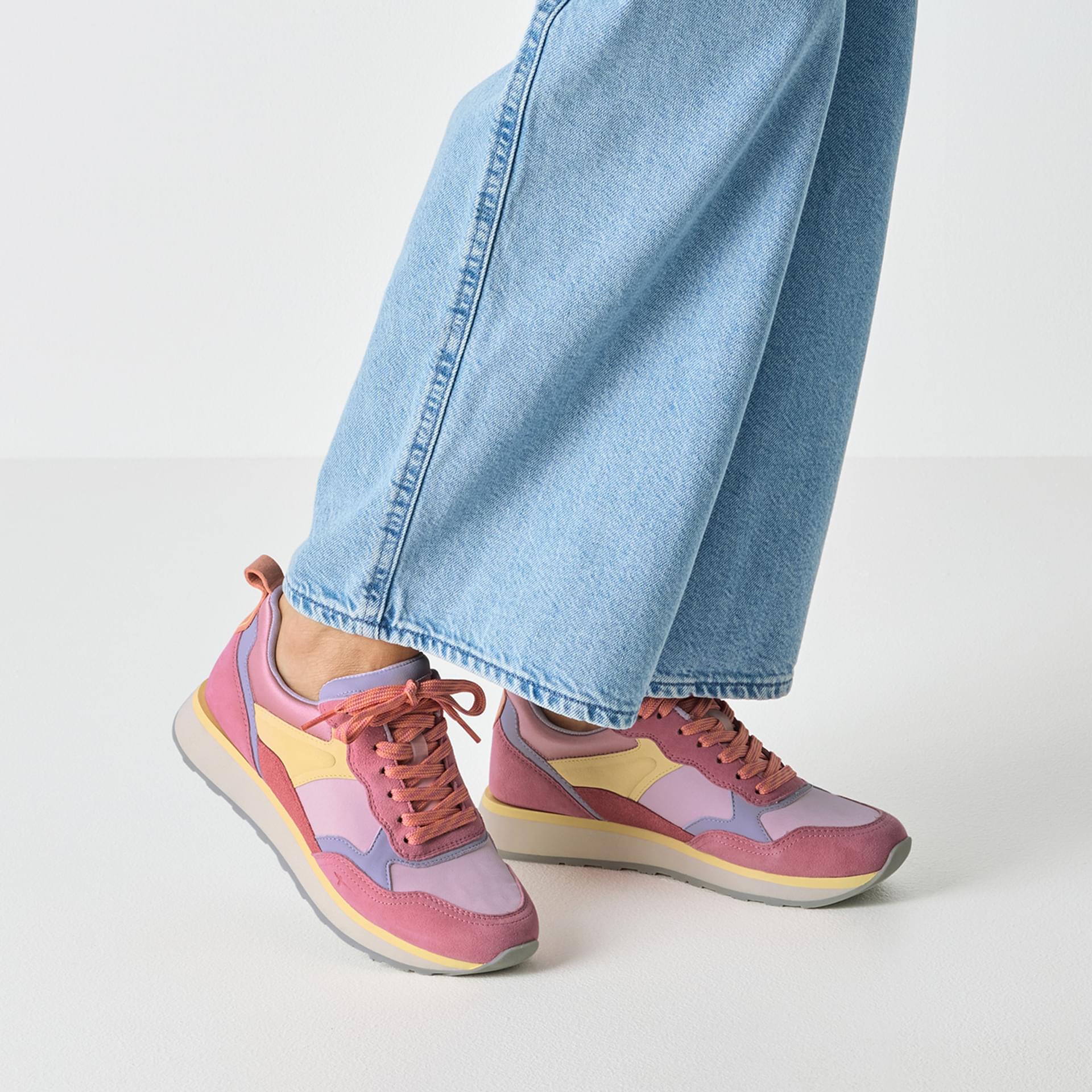 Tamaris Taja Sneakers 1-23741-43 in Berry Comb